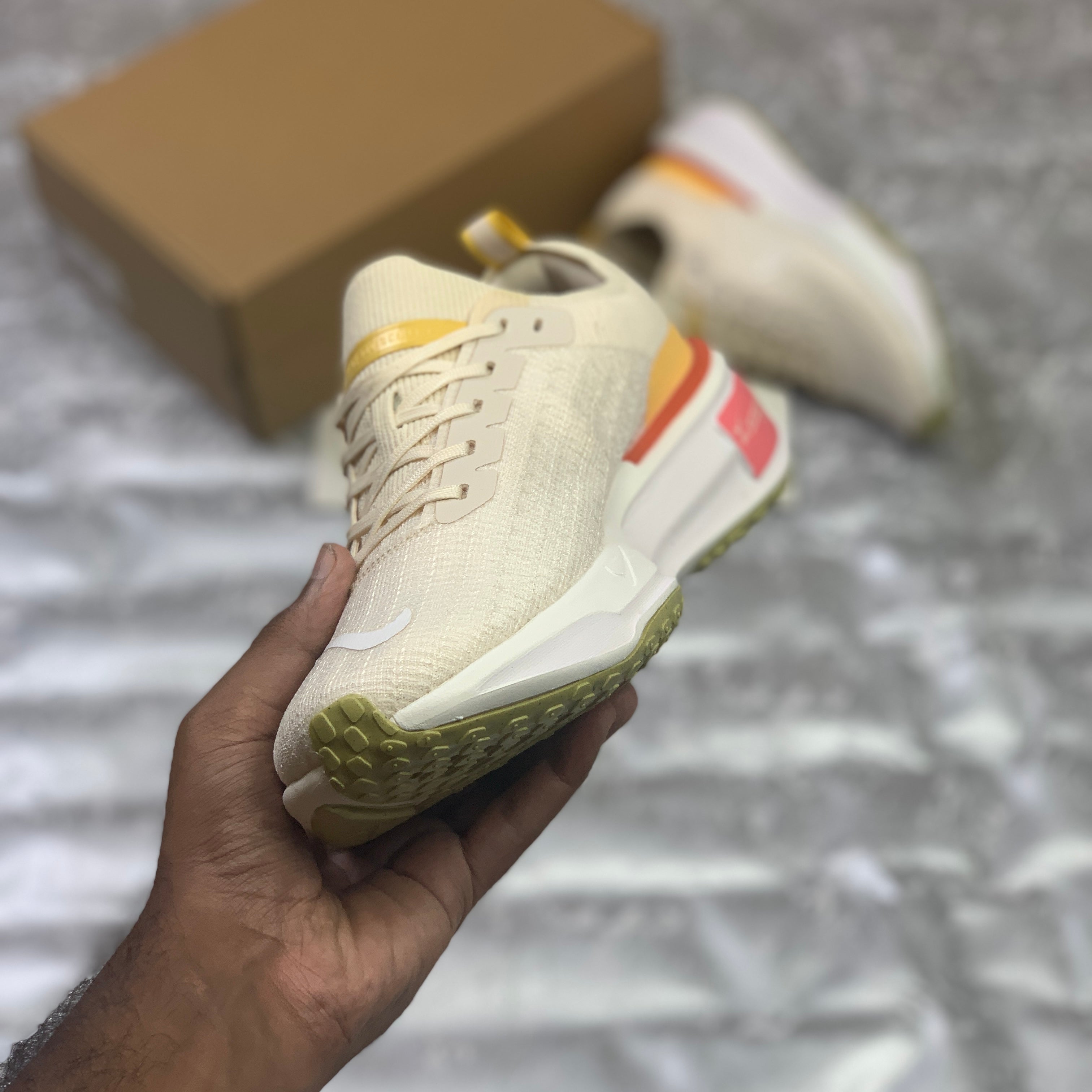 Nk Zooom X Invinciible Runn 3 (White Orange)