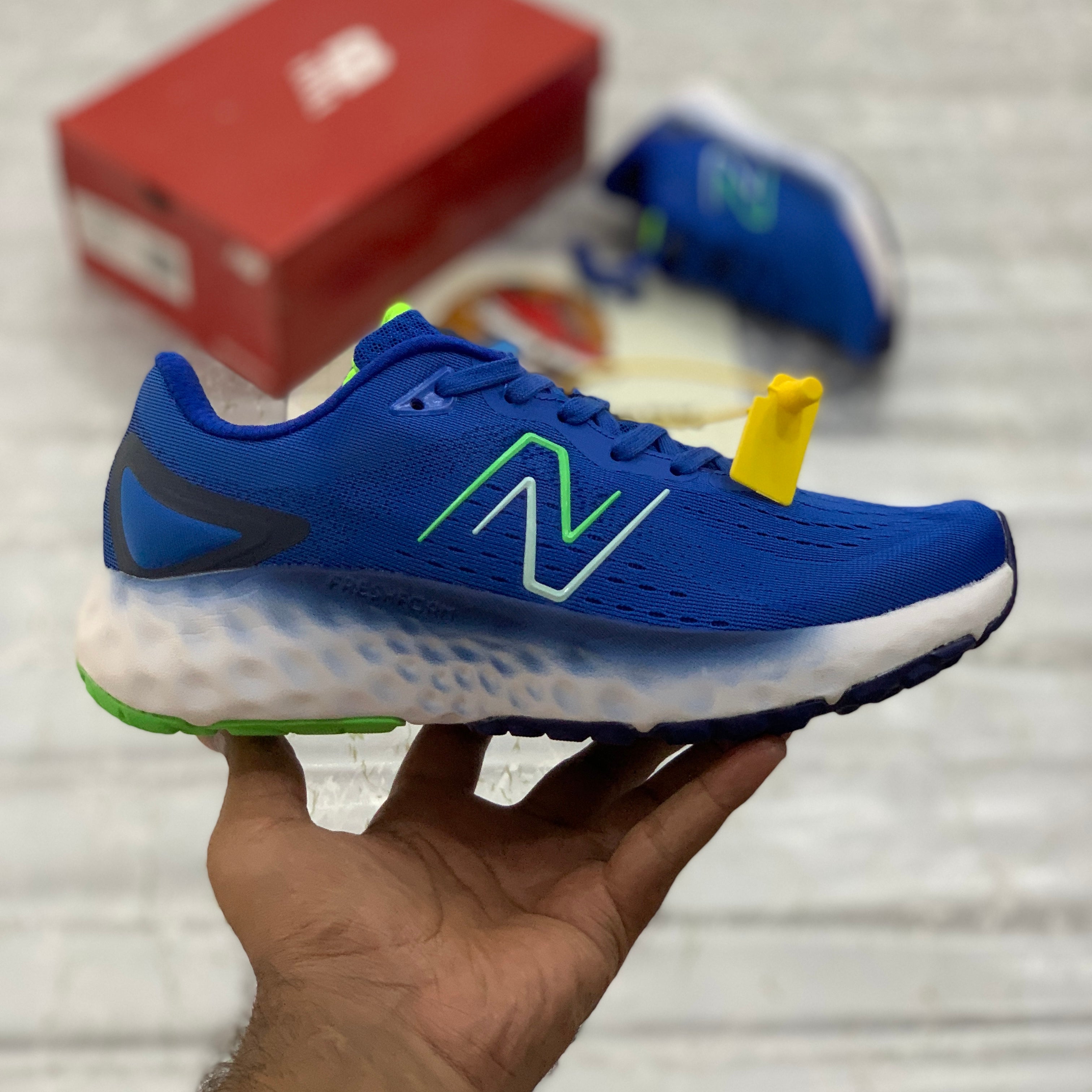 NB Fresh Foam Evoz V2 (Electric Blue)
