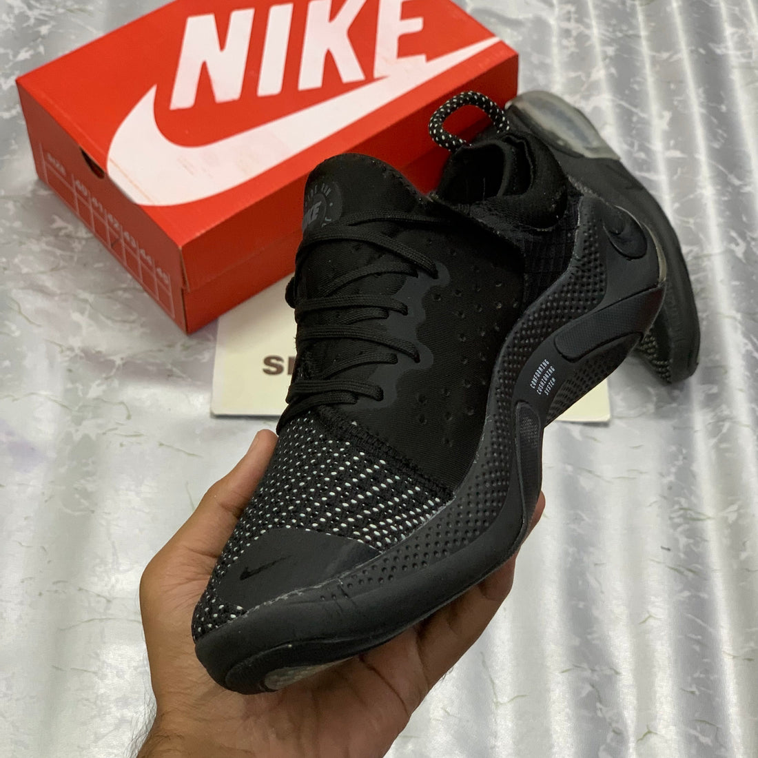 NK Joyriide Runn Flykniit “All Black”