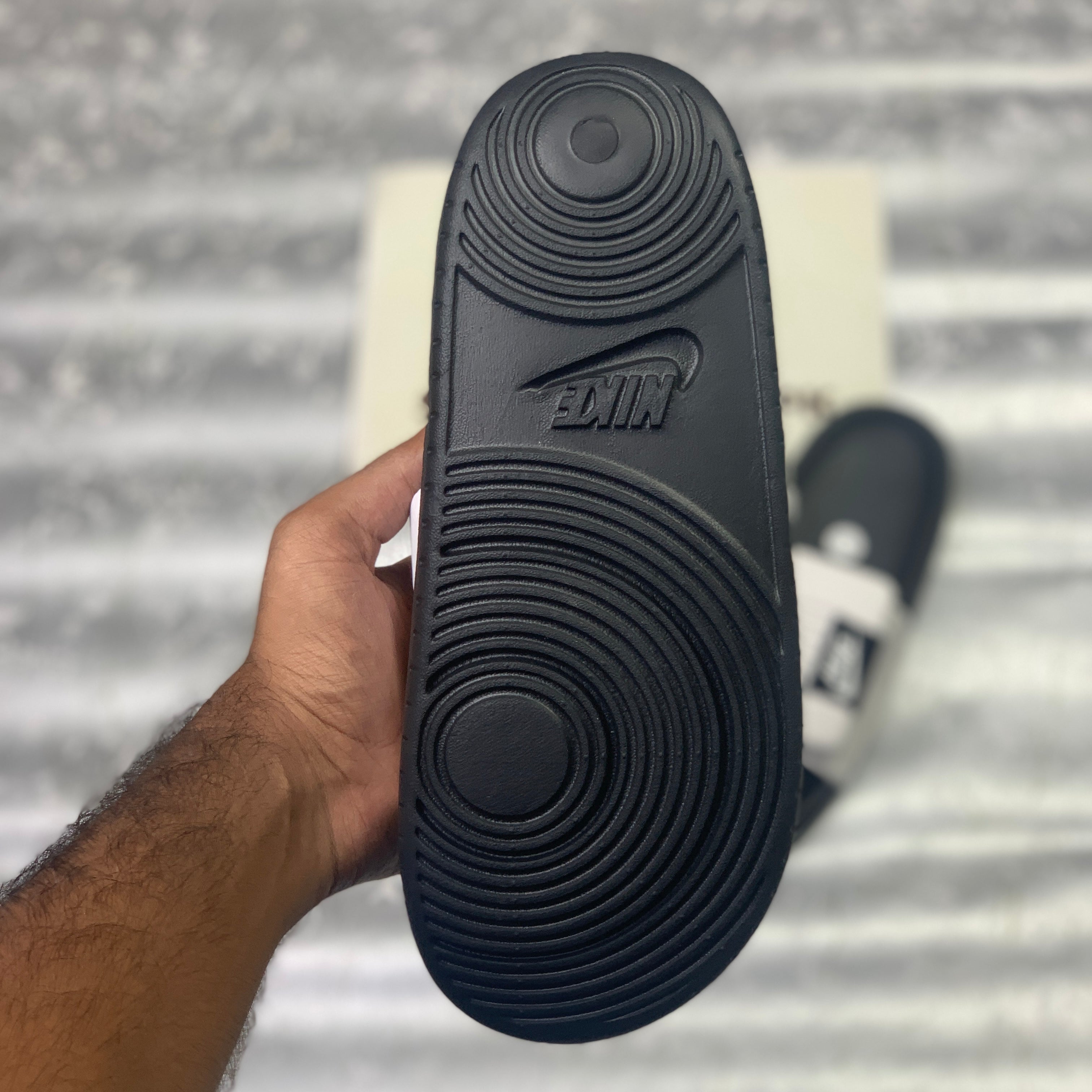 NK OFF-COURTT ADJUST SLIDE (BLACK WHITE)