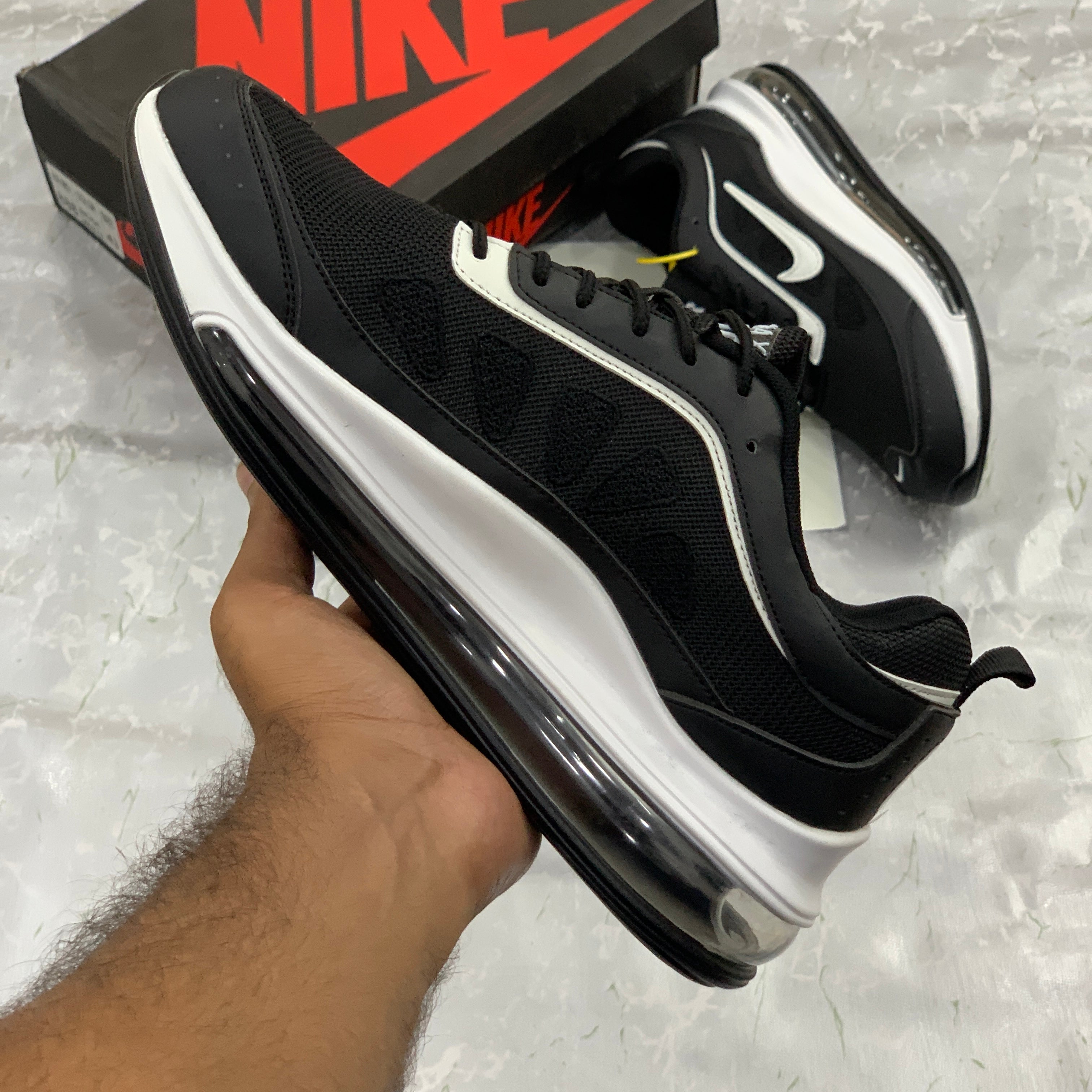 Air Max AP (Black White)