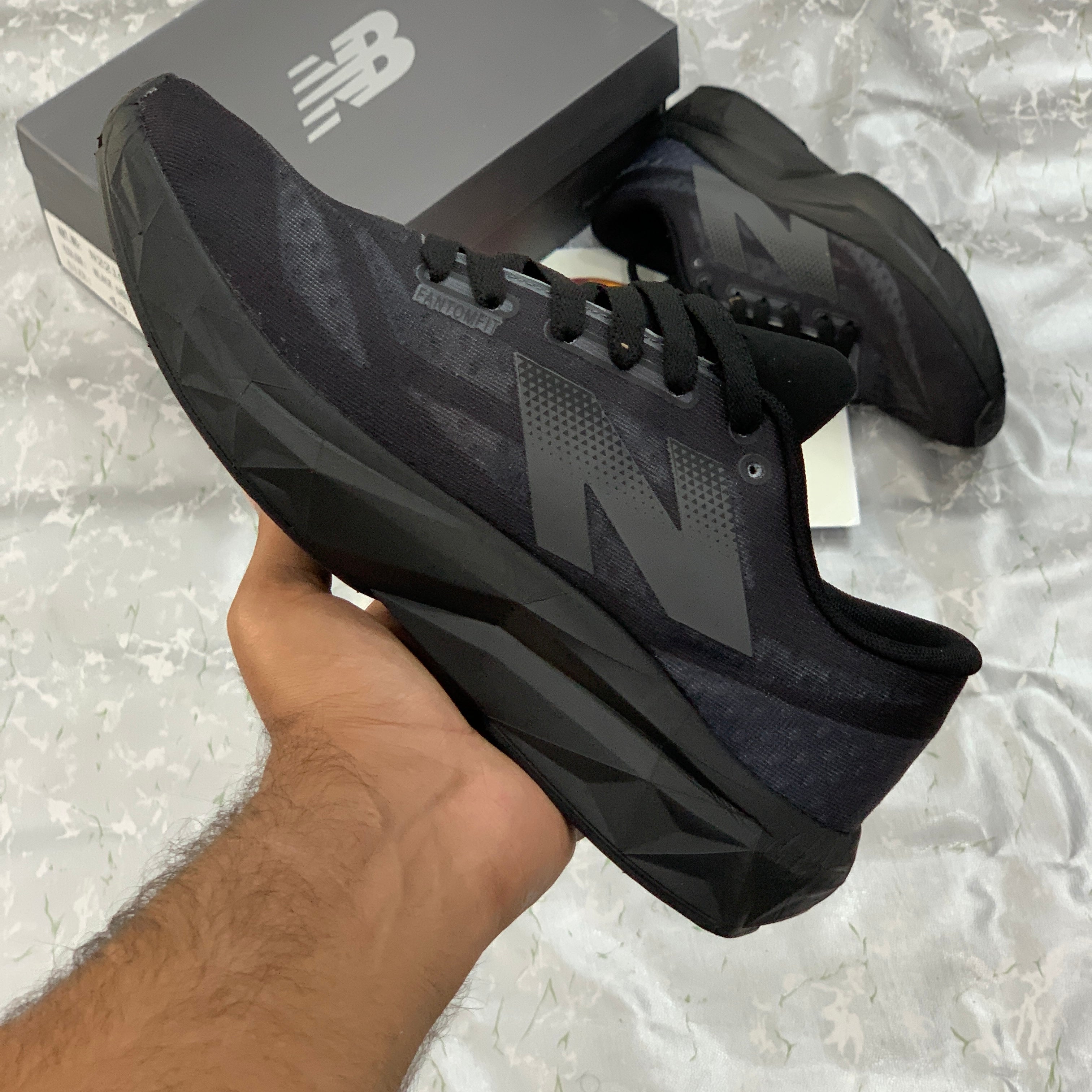 NB Rebell V4 Triple Black