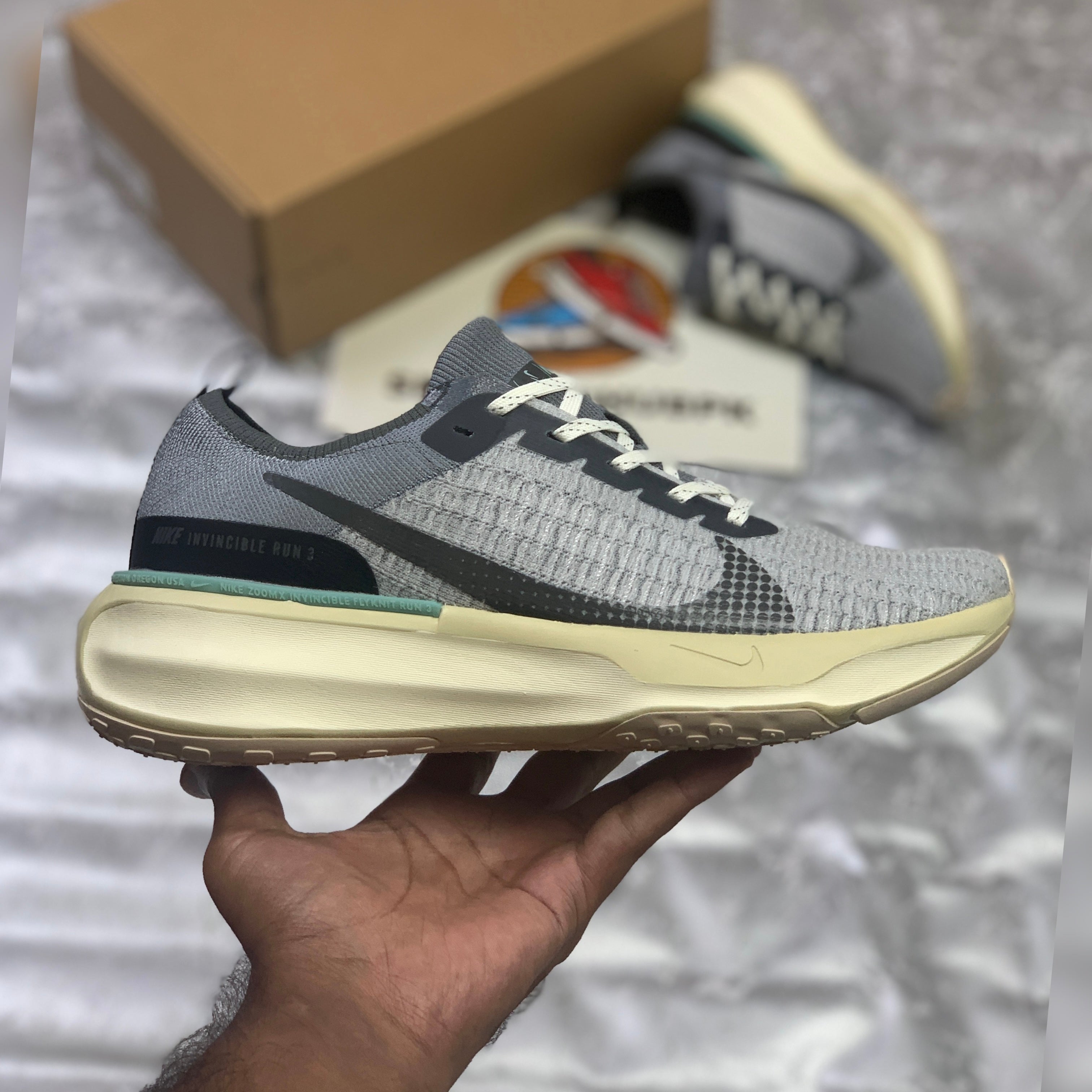 Nk Zooom X Invinciible Runn 3 (Grey)