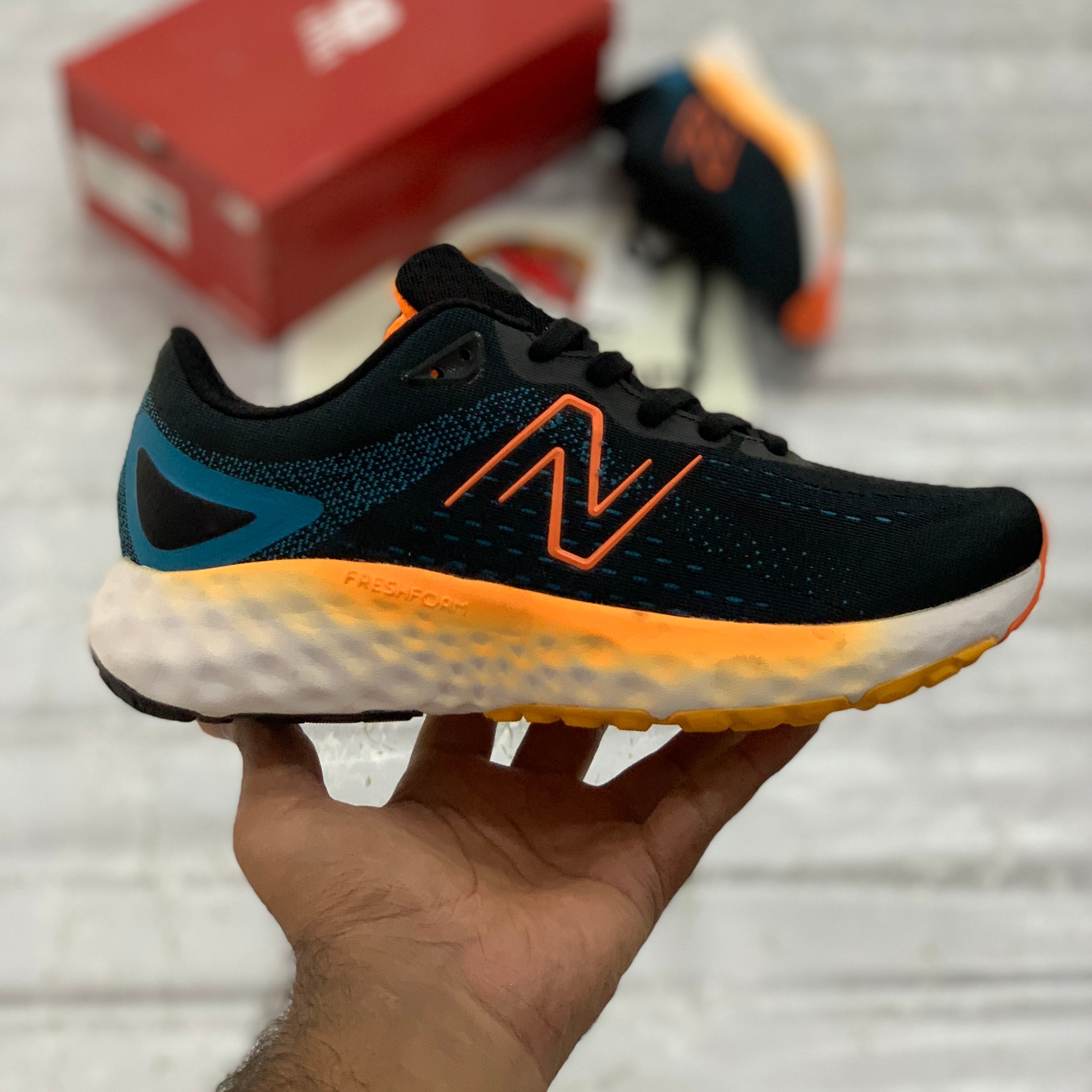 NB Fresh Foam Evoz V2 (Black Orange)