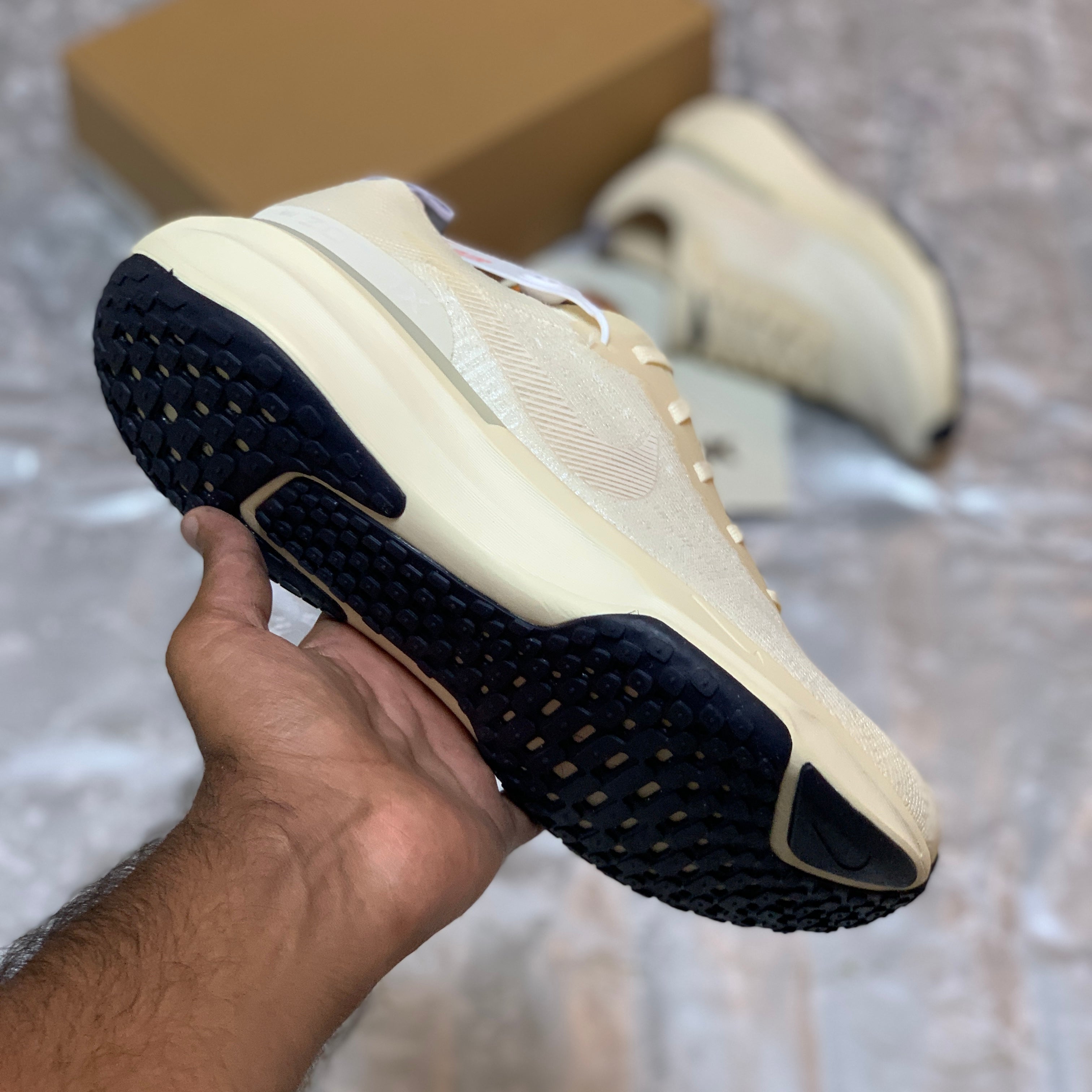 Nk Zooom X Invinciible Runn 3 (Off White)