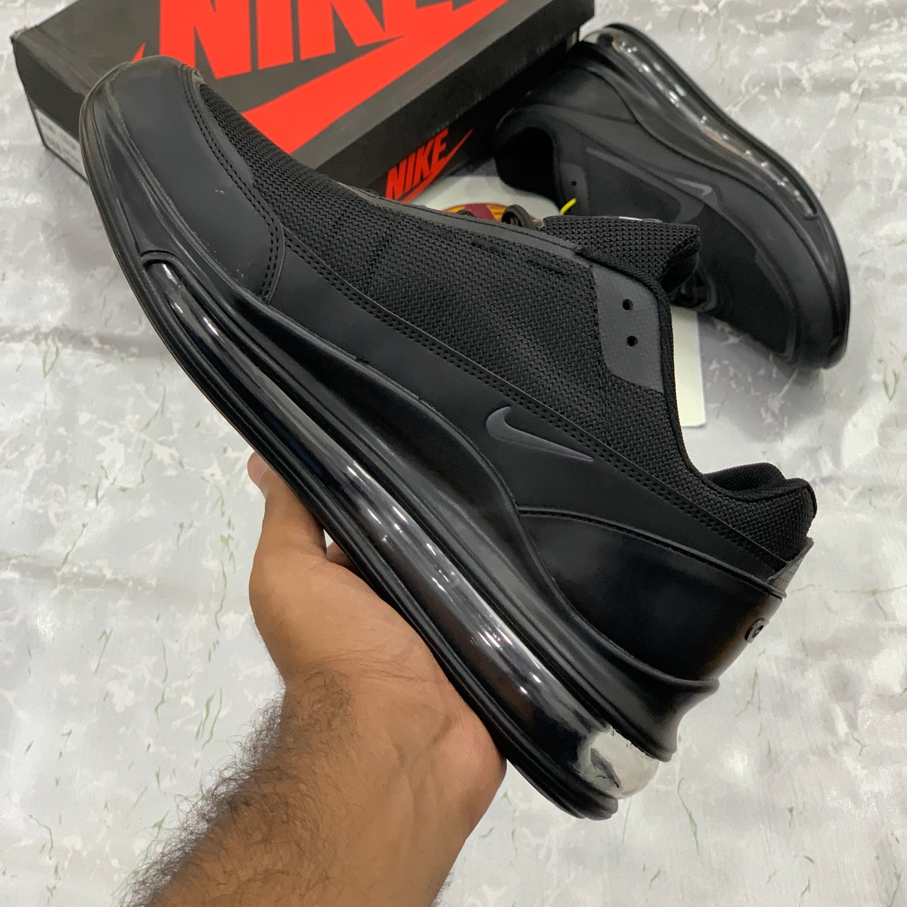 Air Max (Triple Black)