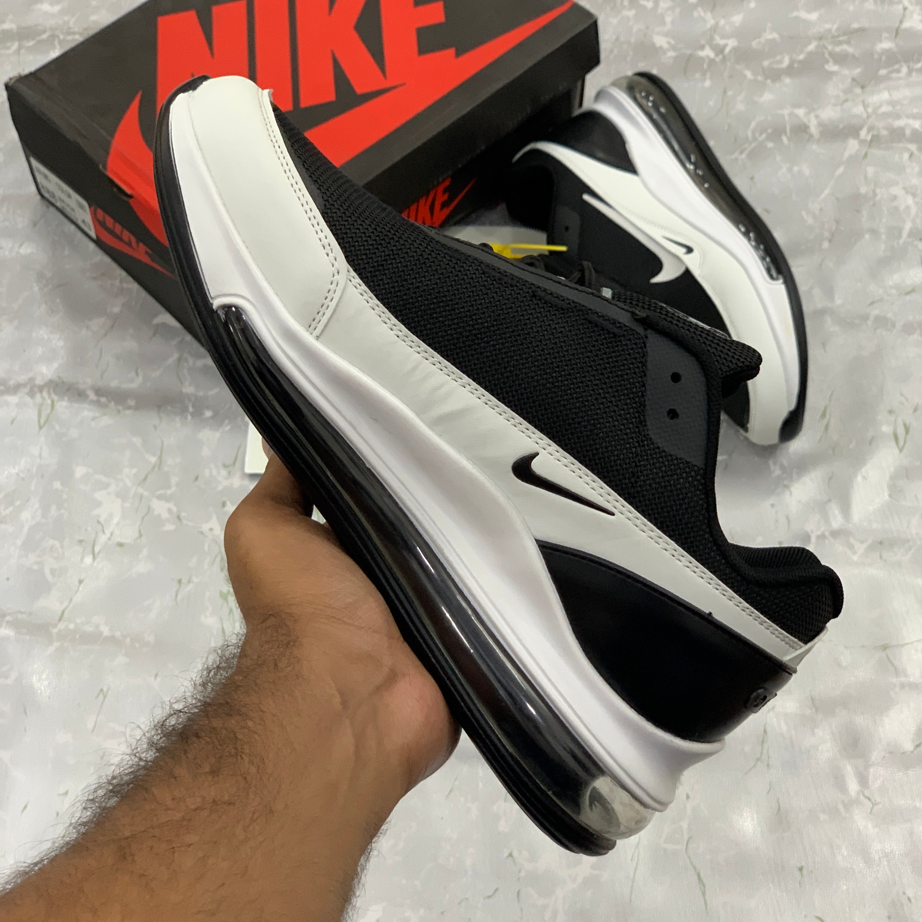 Air Max (Black White)