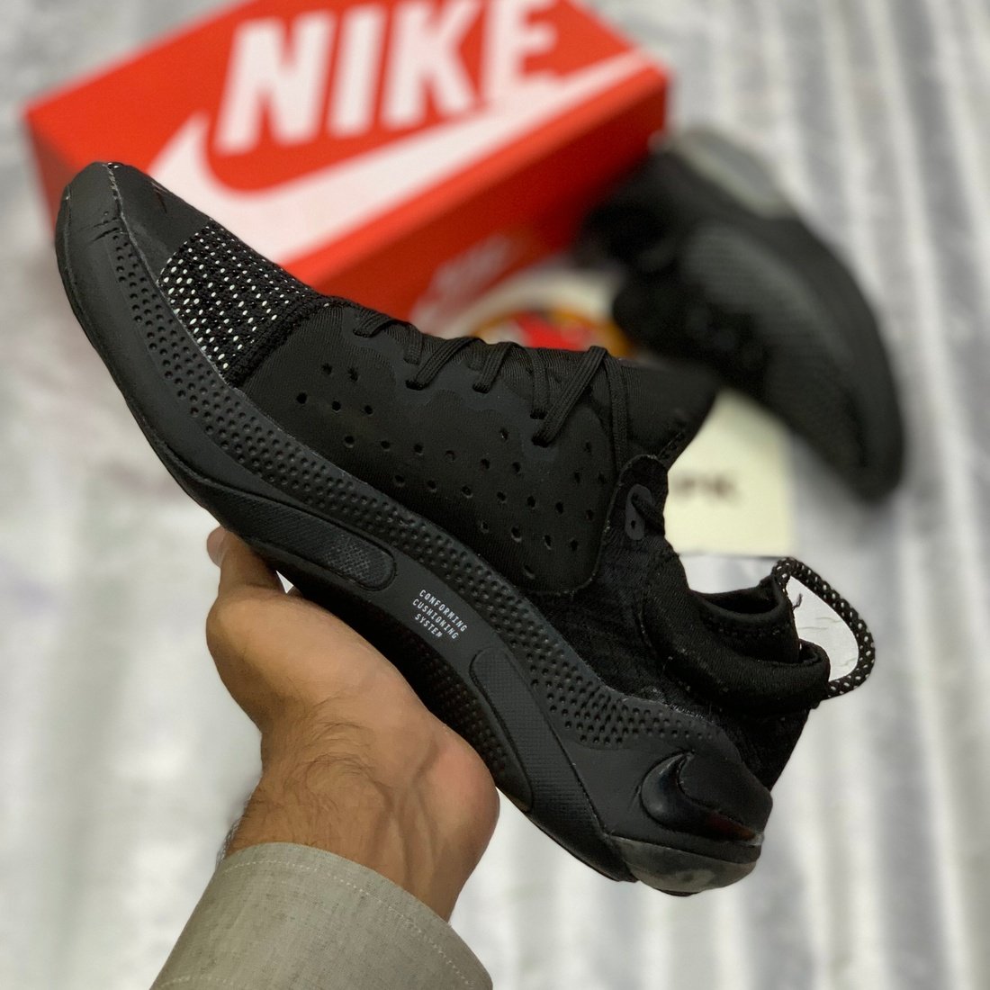 NK Joyriide Runn Flykniit “All Black”