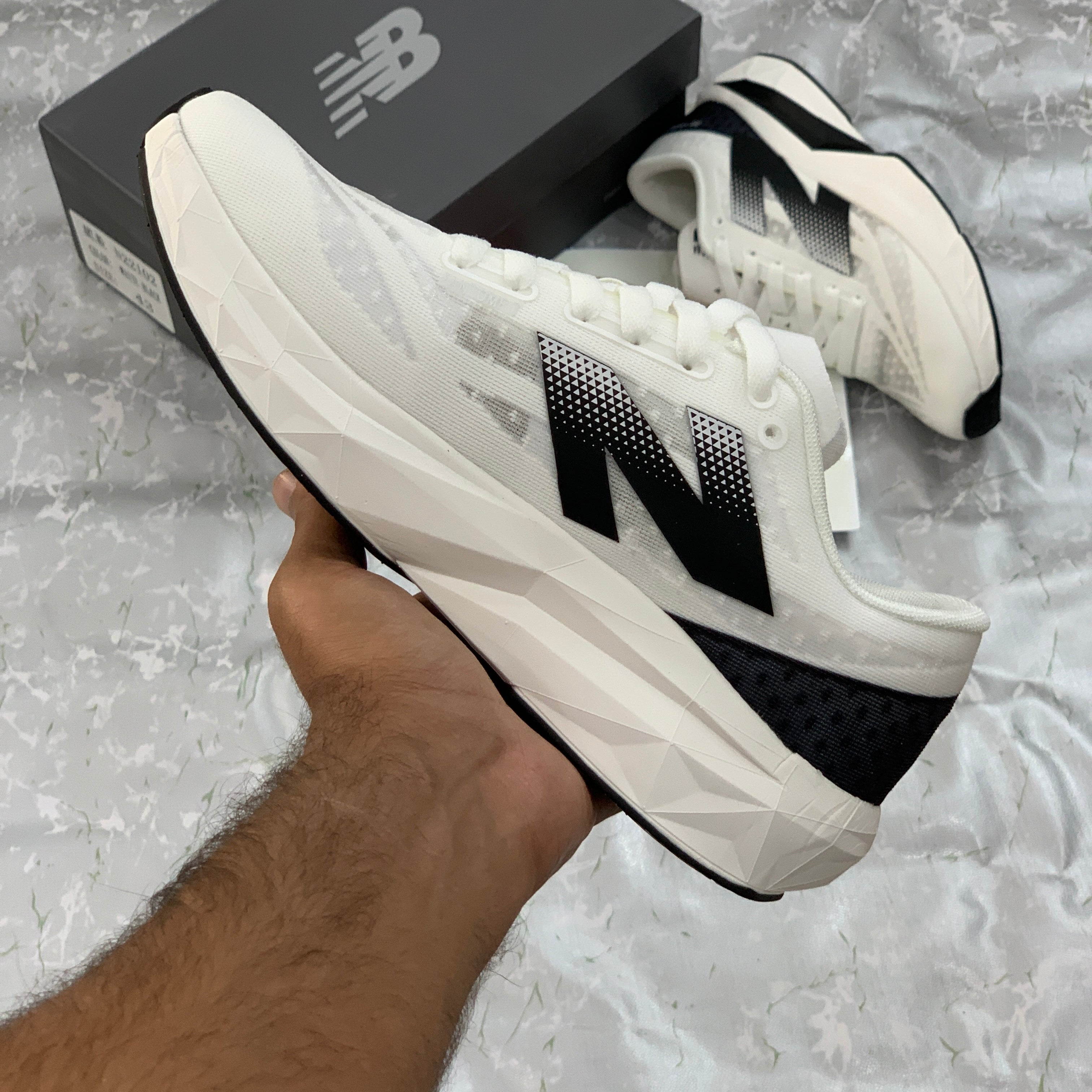 NB Rebell V4 White/Black