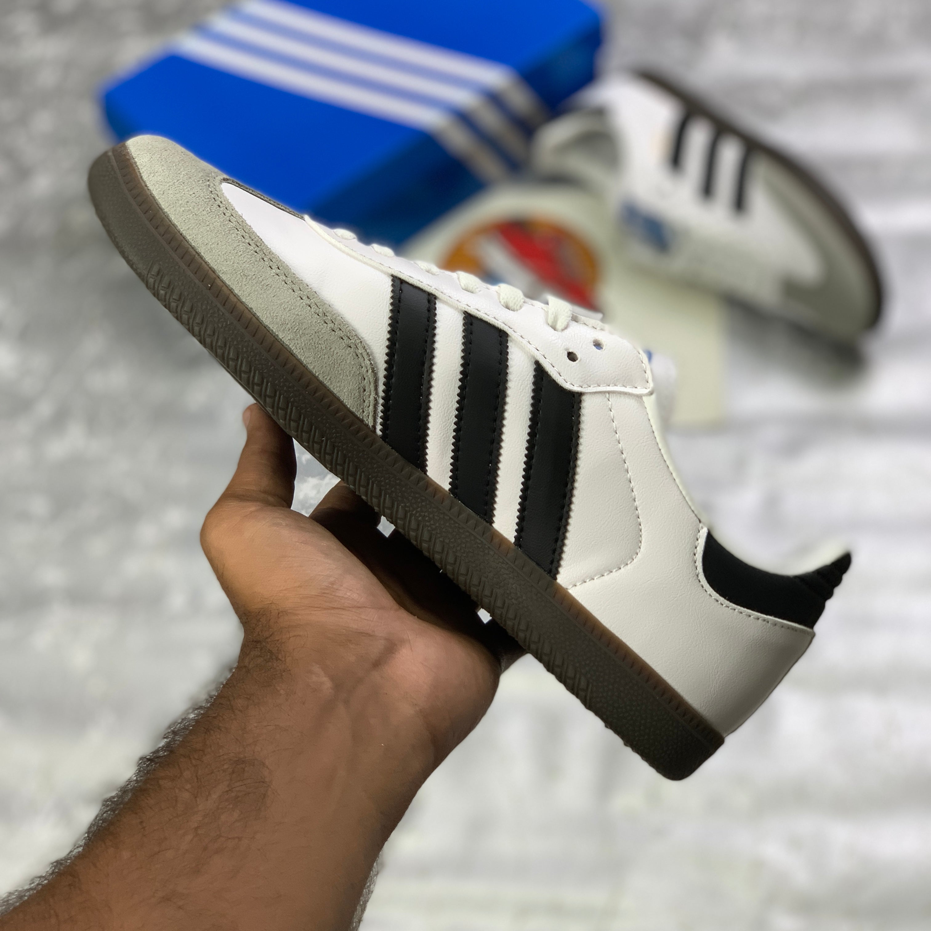 Adii Sammba (White Black)