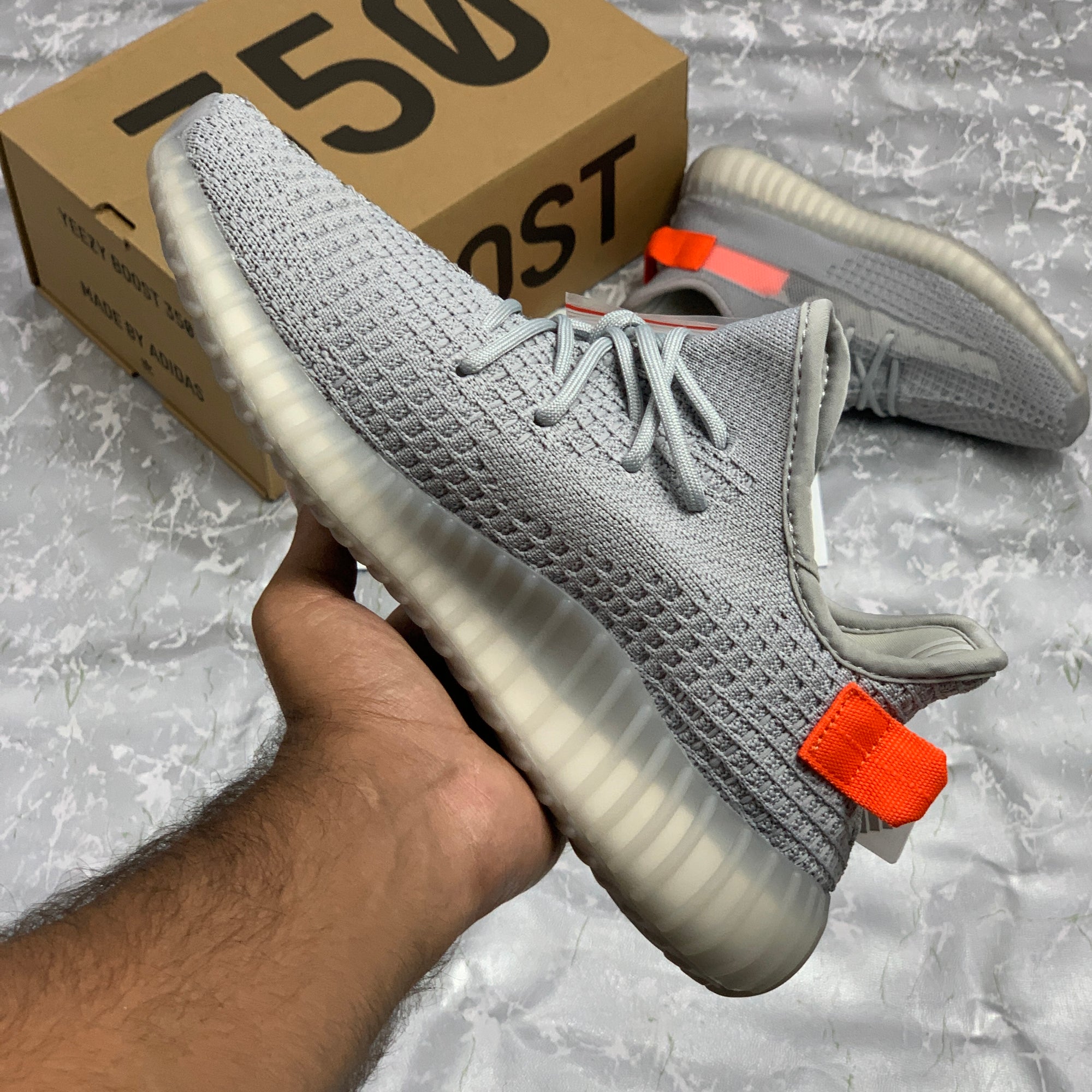 Yeeezzyy 350 v2 (Tail Lights) 1:1 UA batch