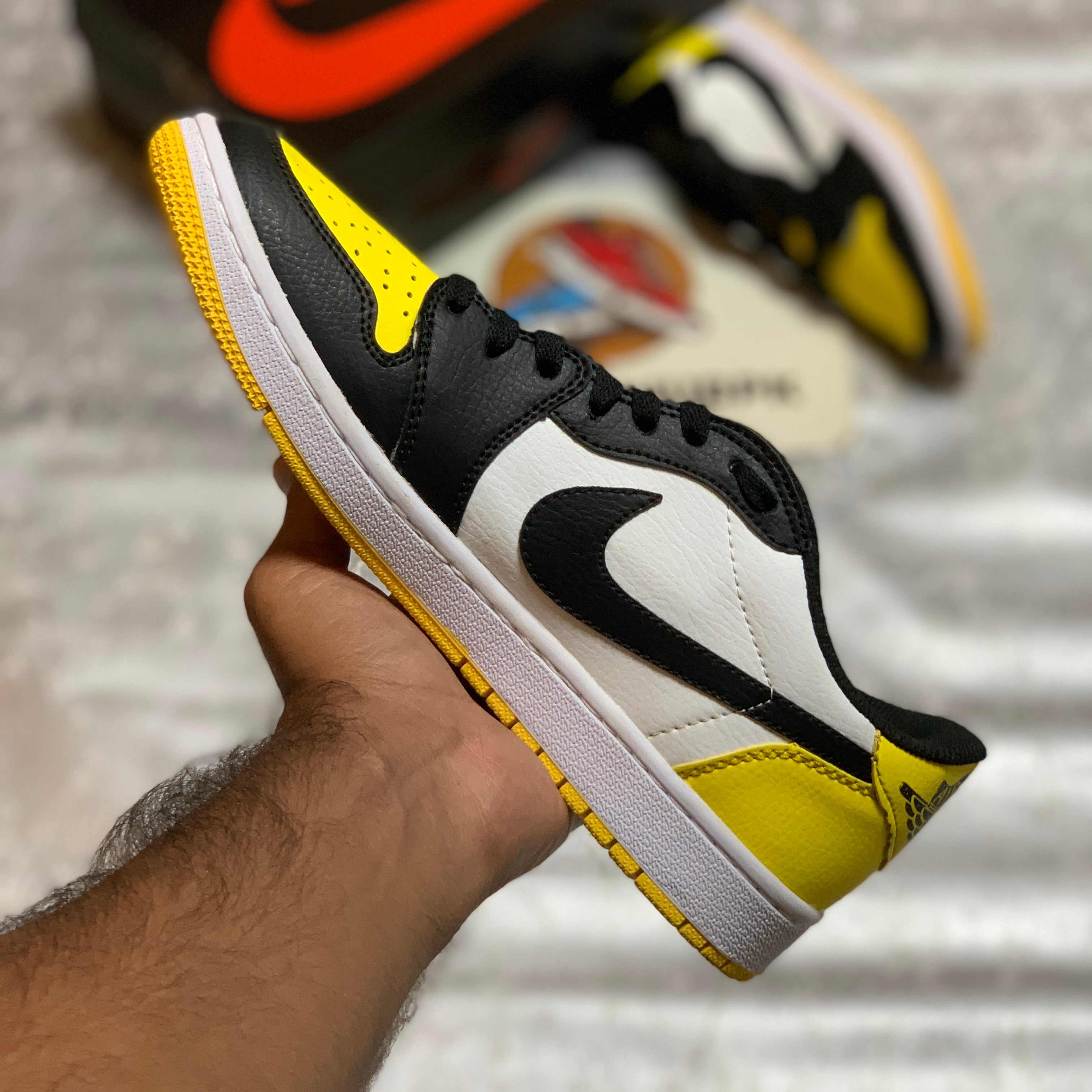 AJ-1 Low Reverse Yellow/Black