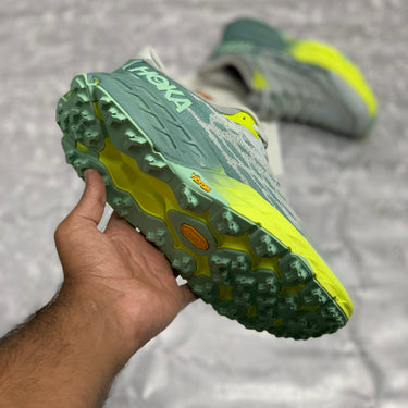 Hoka SpeedGoat 5 (Light Grey Neon)