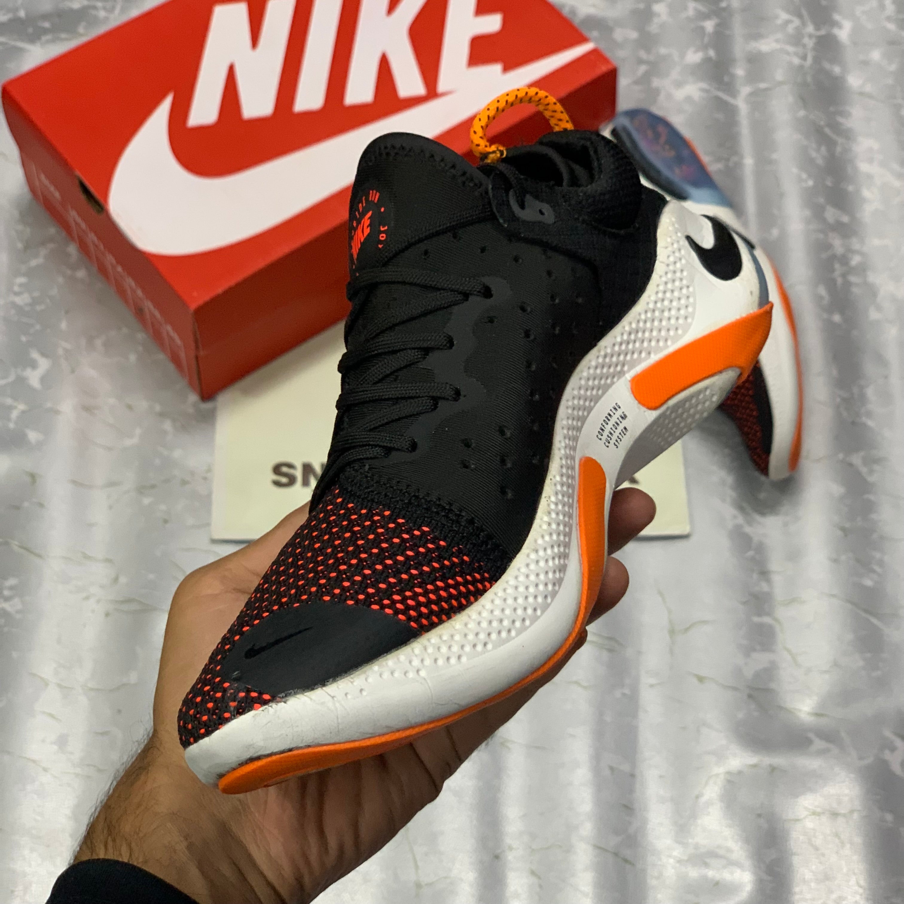 NK Joyriide Runn Flykniit “Black Orange”
