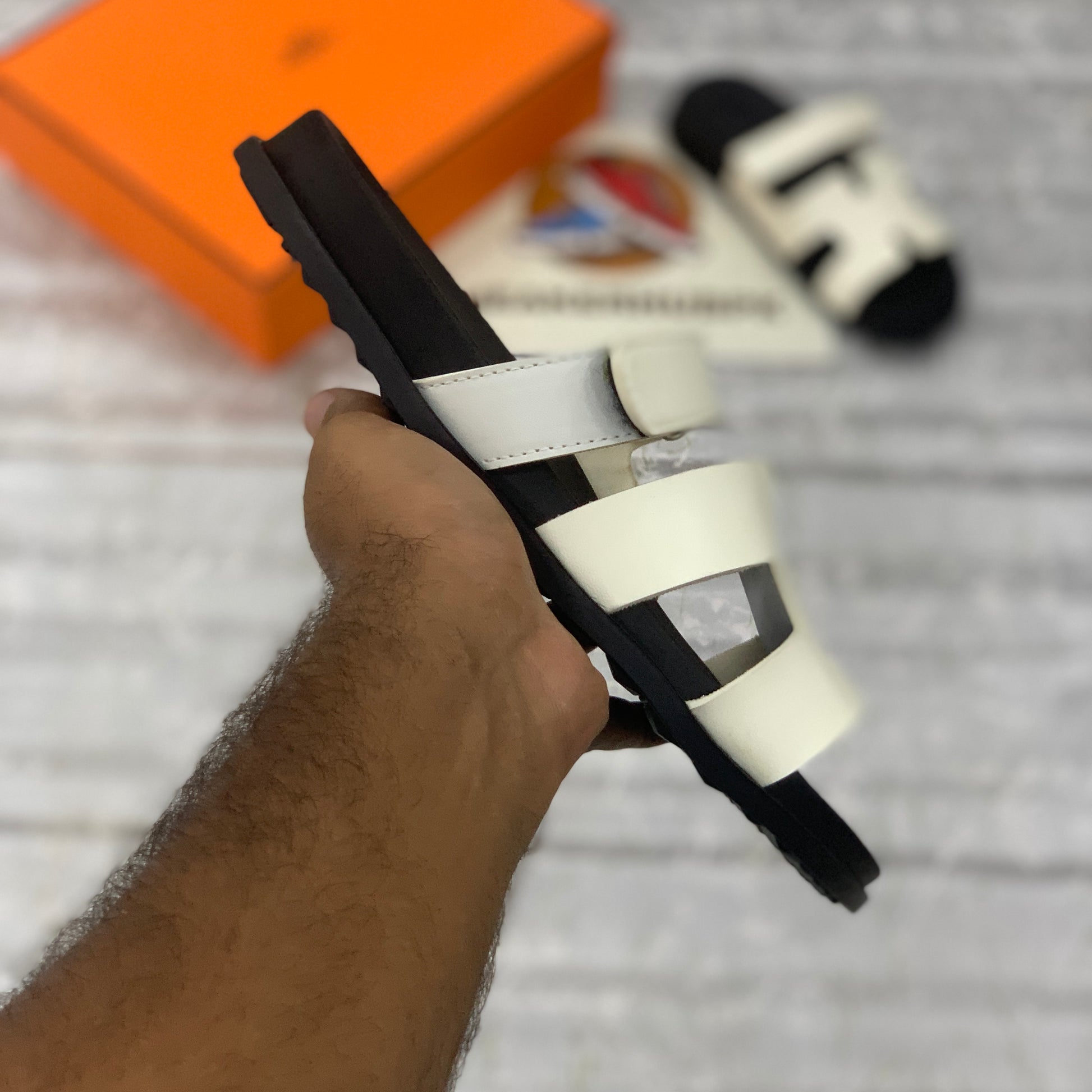 Hrms Chyprre White