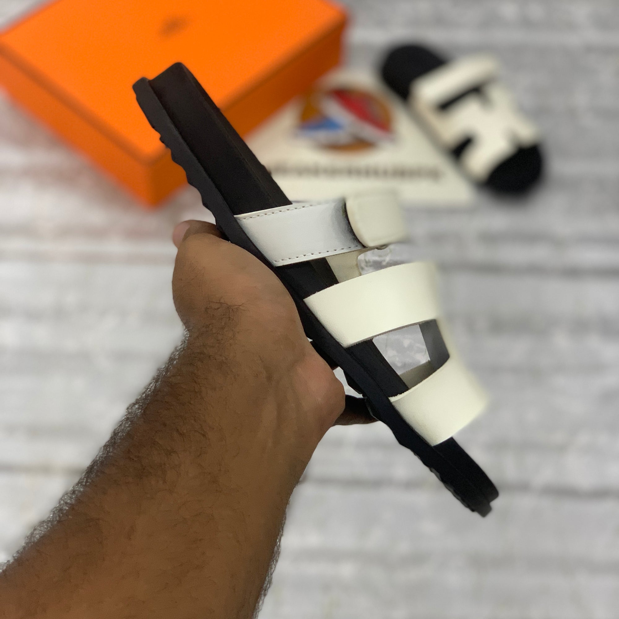 Hrms Chyprre White