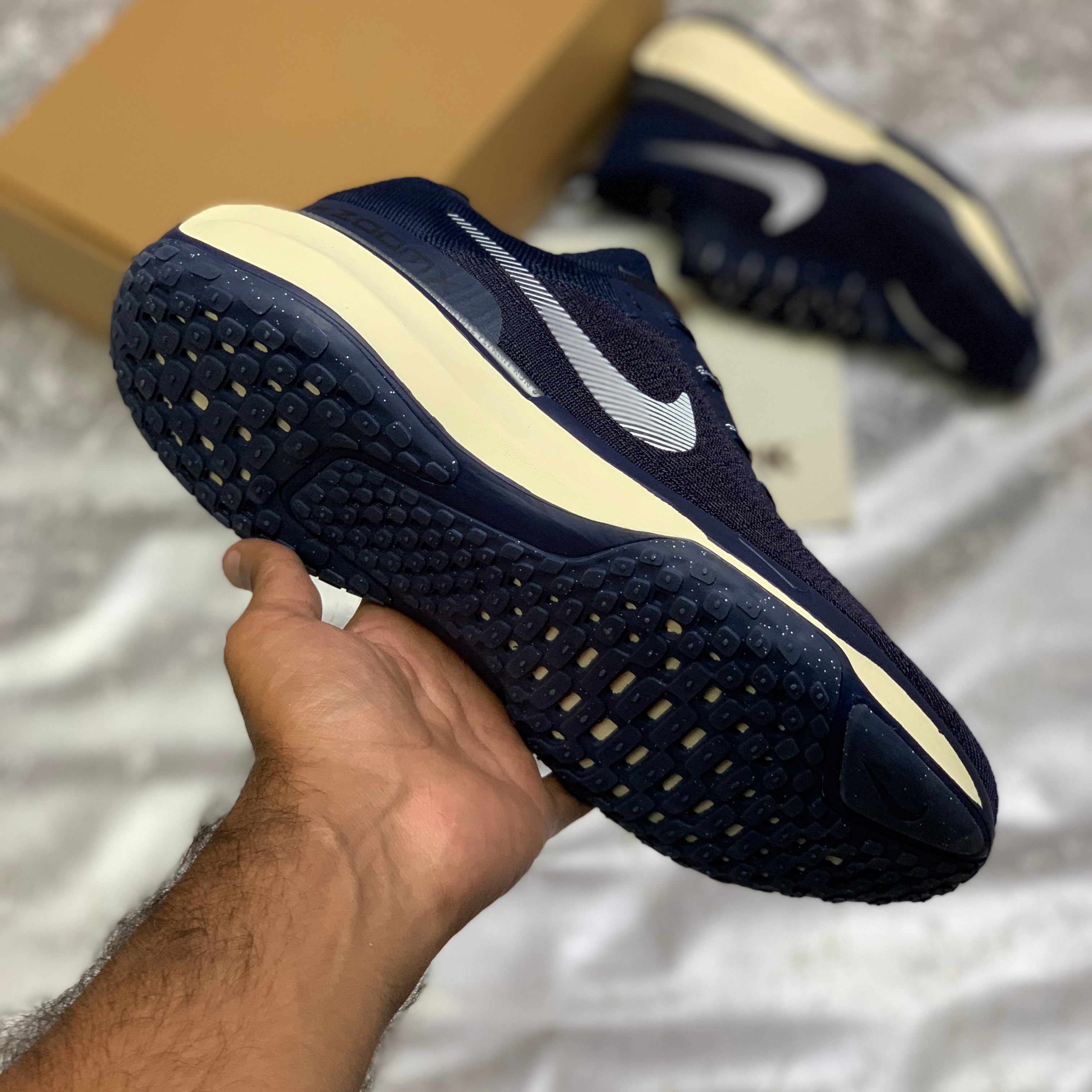NK ZOOOM INVINCIIBLE RUNNING 3 (NAVY BLUE)