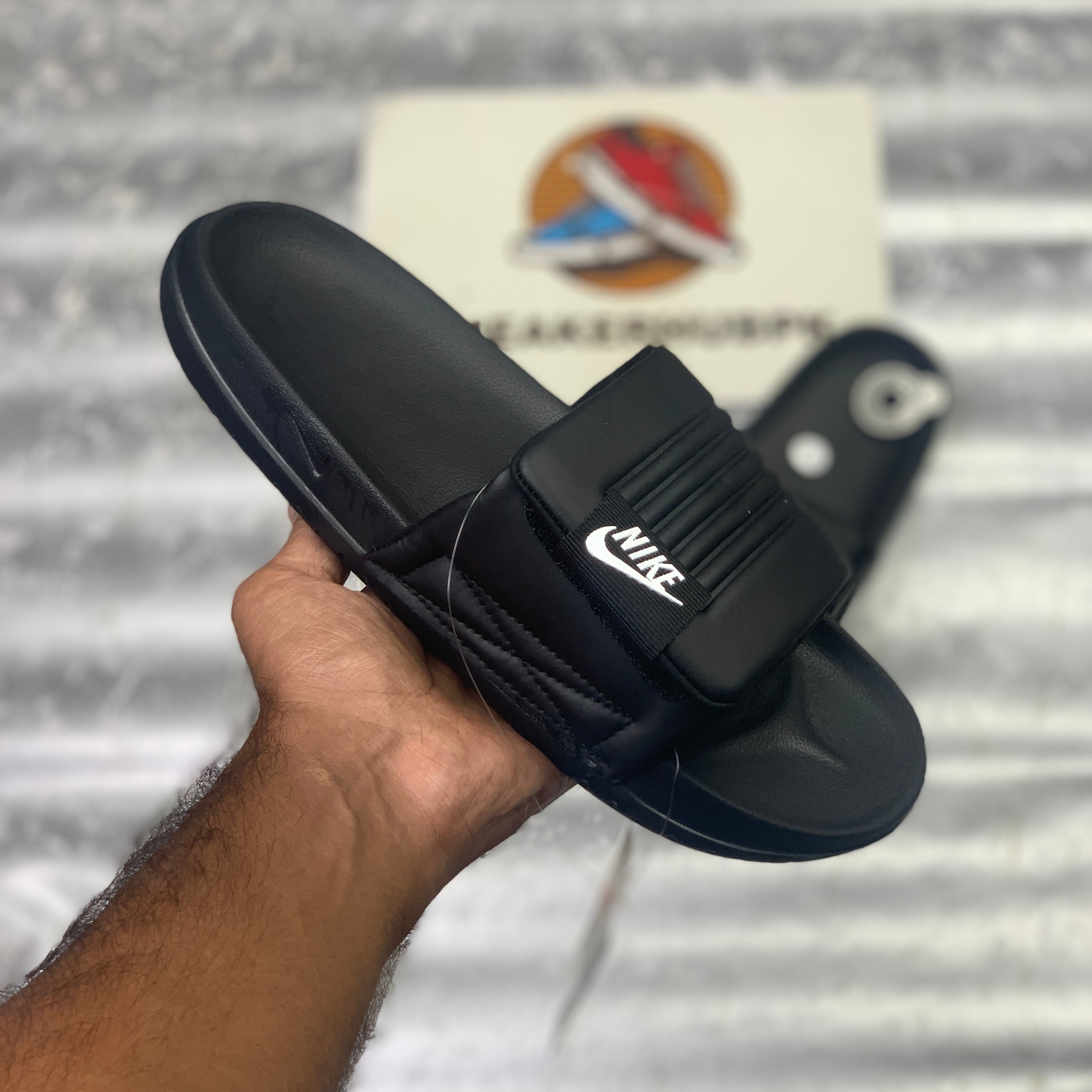 NK OFF-COURTT ADJUST SLIDE (ALL BLACK)