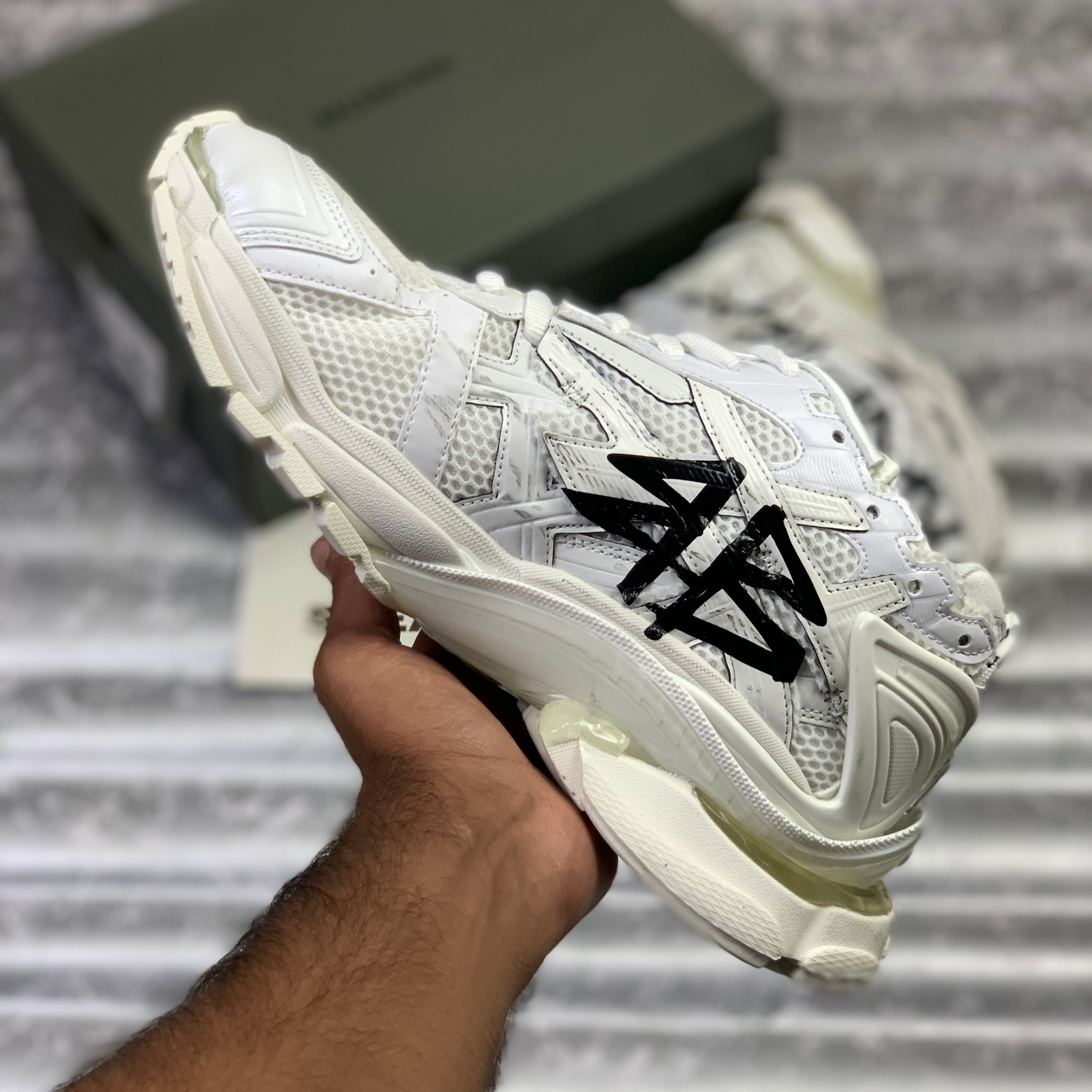 BALLENCIIAGA RUNNER GRAFFIITTI (WHIITE BLACK)TOP PREMIUM BATCH