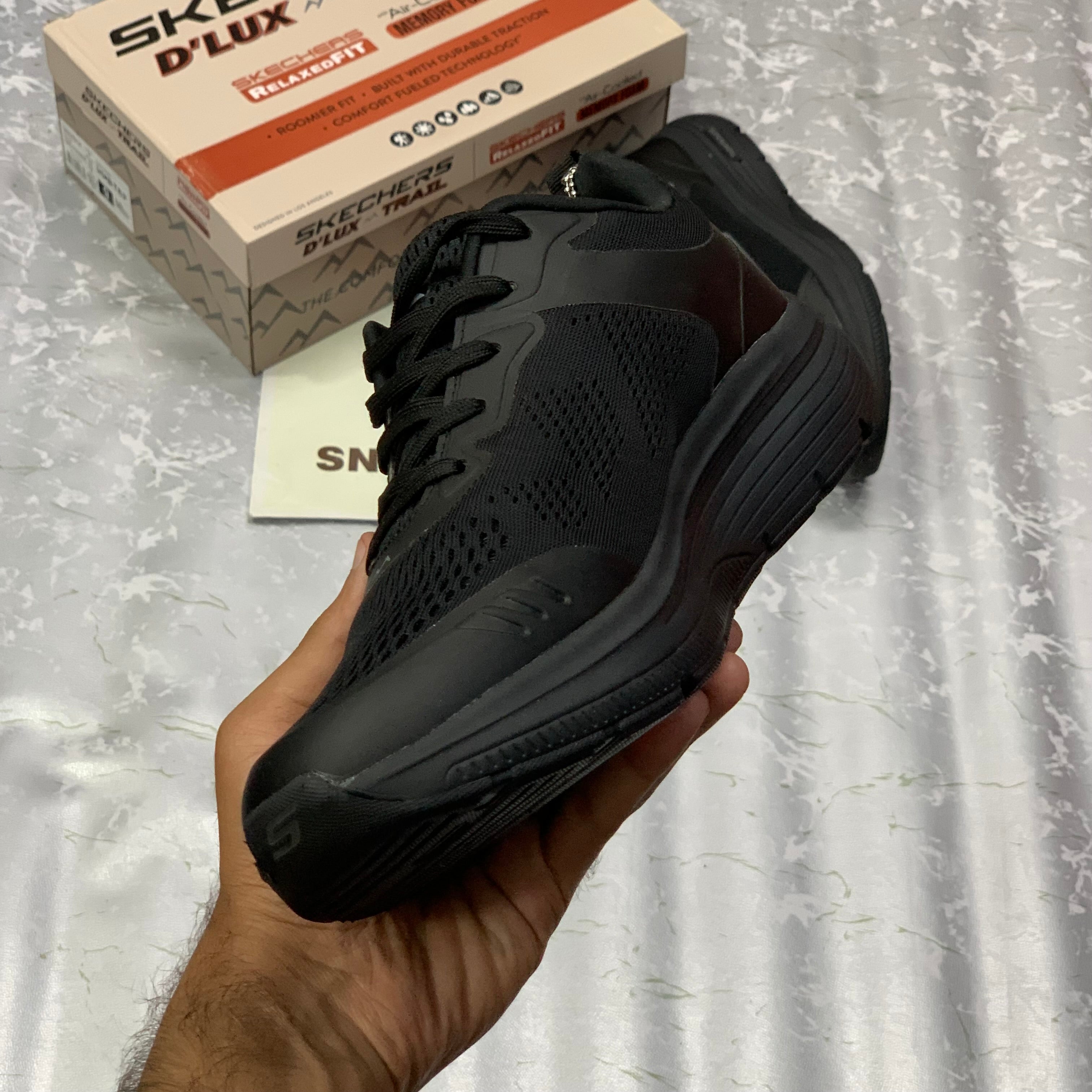 Skeccherrs “Black"