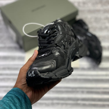 BALLENCIIAGA RUNNER (TRIIPLE BLACK)TOP PREMIUM BATCH