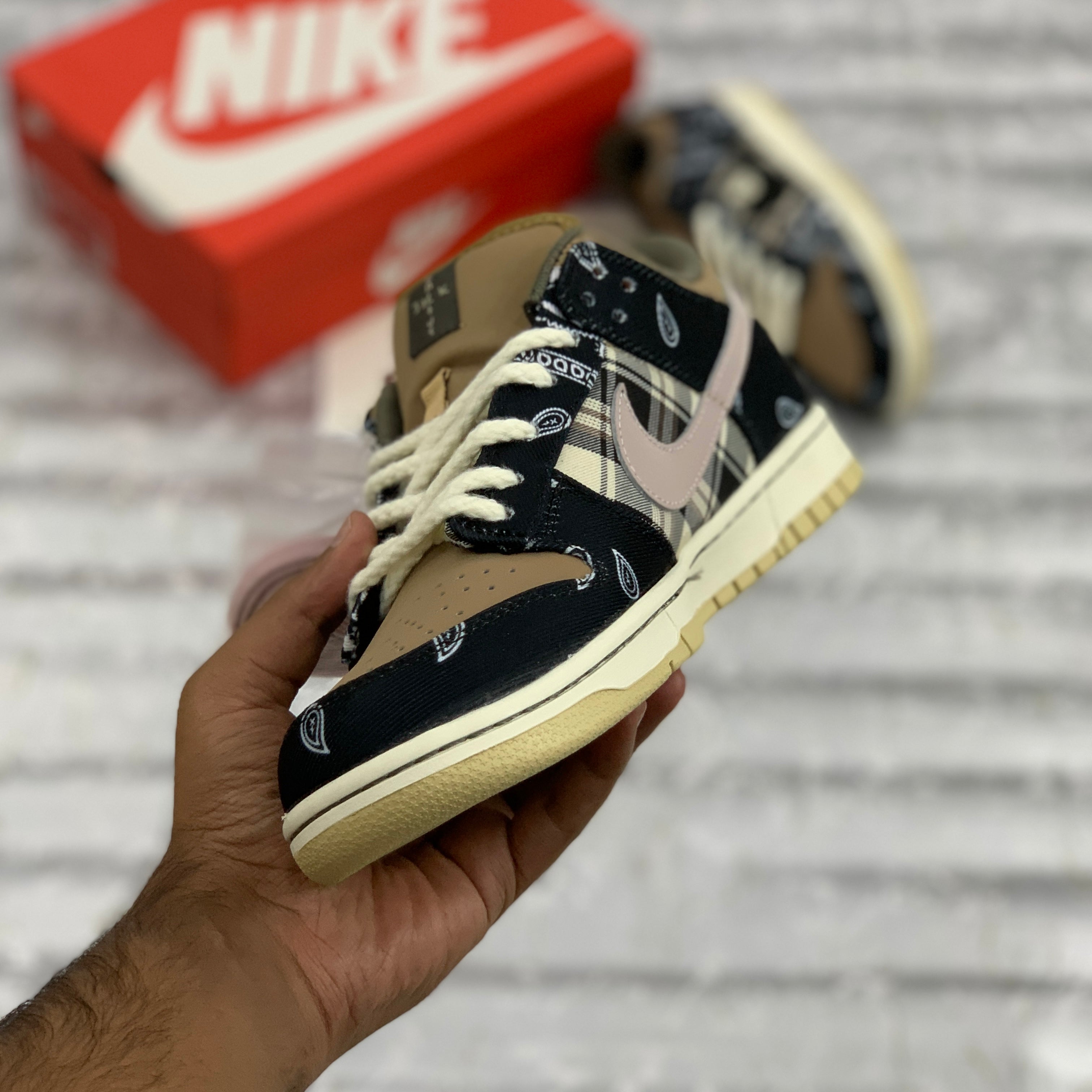 SB Dunkkk x Traviis Scott
