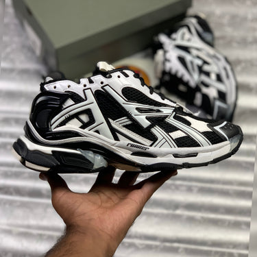 BALLENCIIAGA RUNNER (BLACK WHITE)TOP PREMIUM BATCH