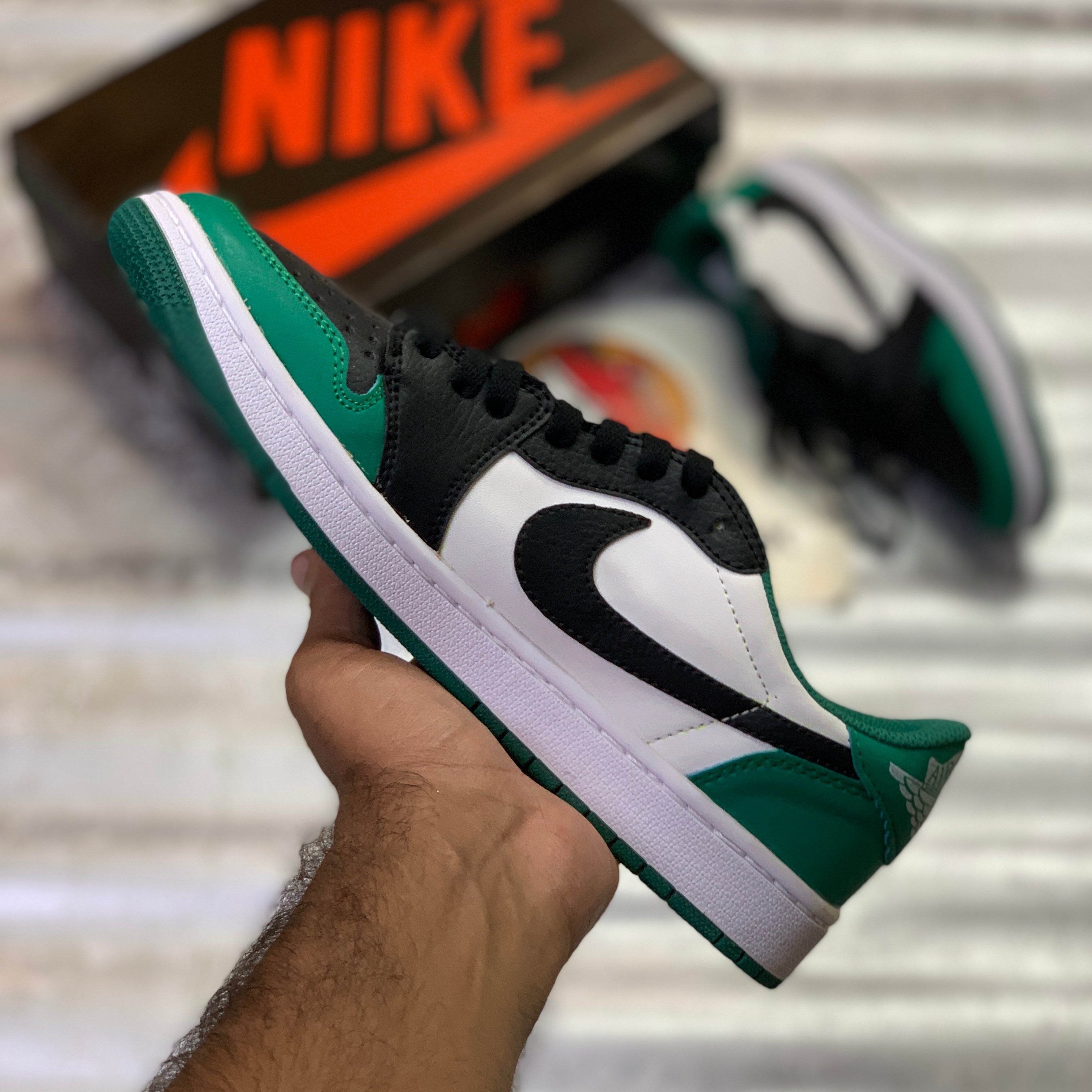 AJ-1 Low Reverse “Pine Green”