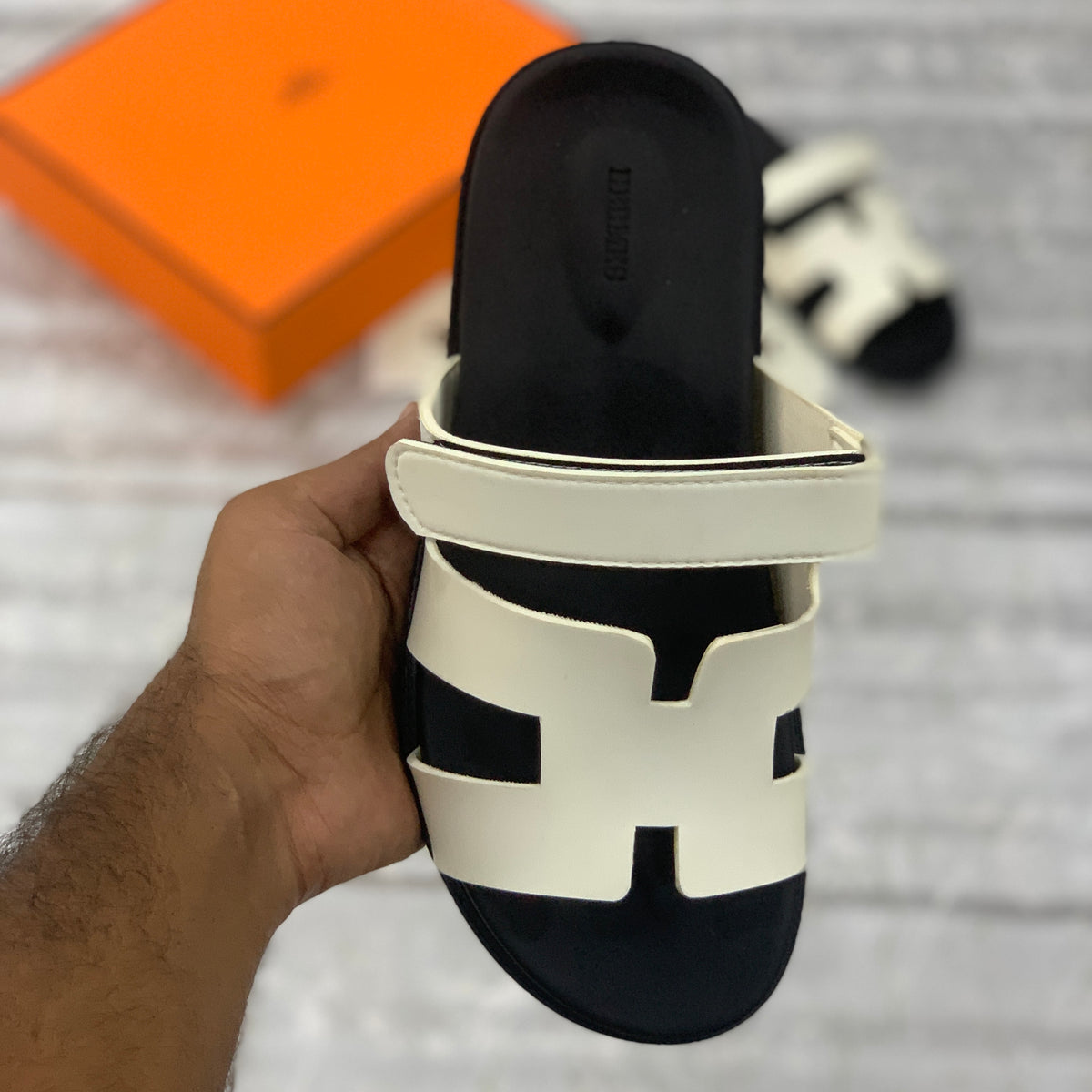 Hrms Chyprre White