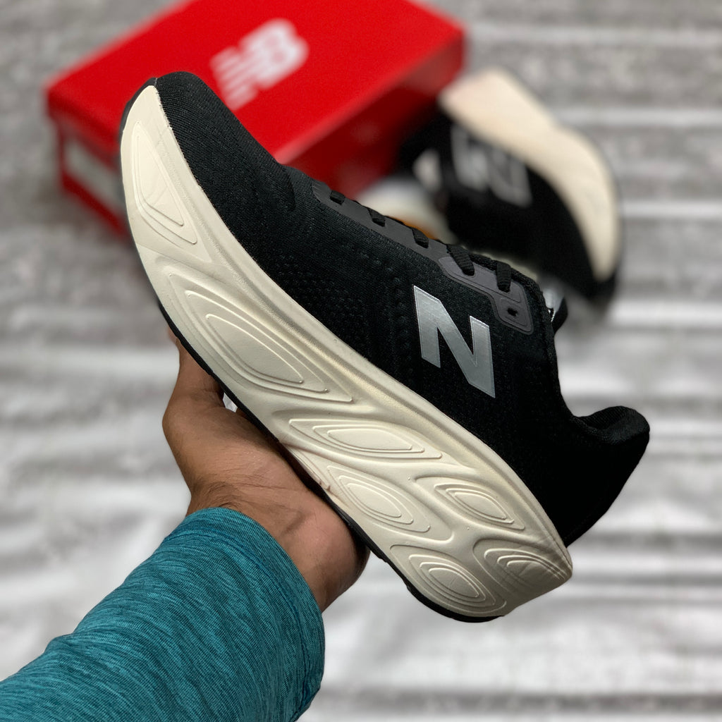 NB Fresh Foam X More V5 (Black White)