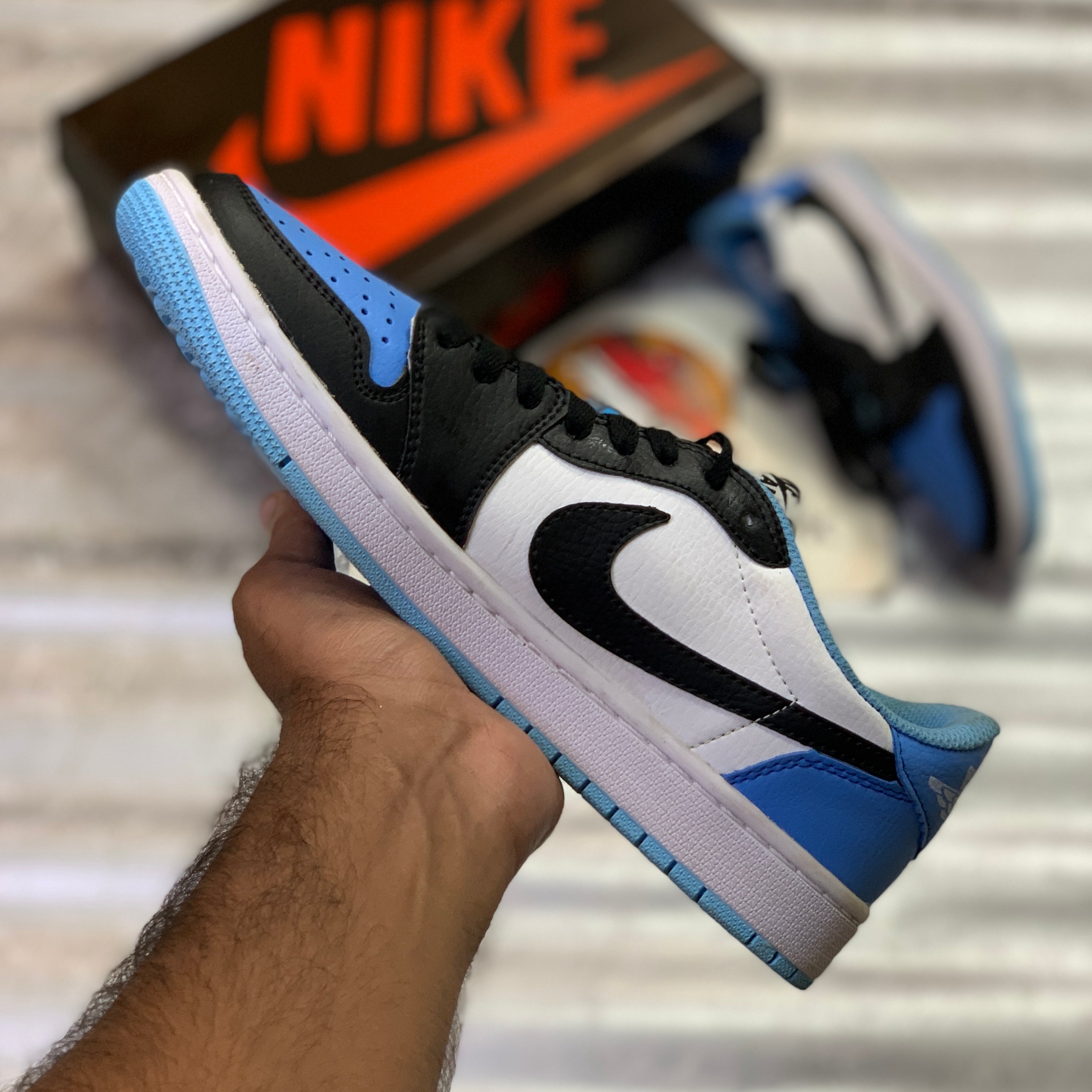 AJ-1 Low Reverse Uni Blue