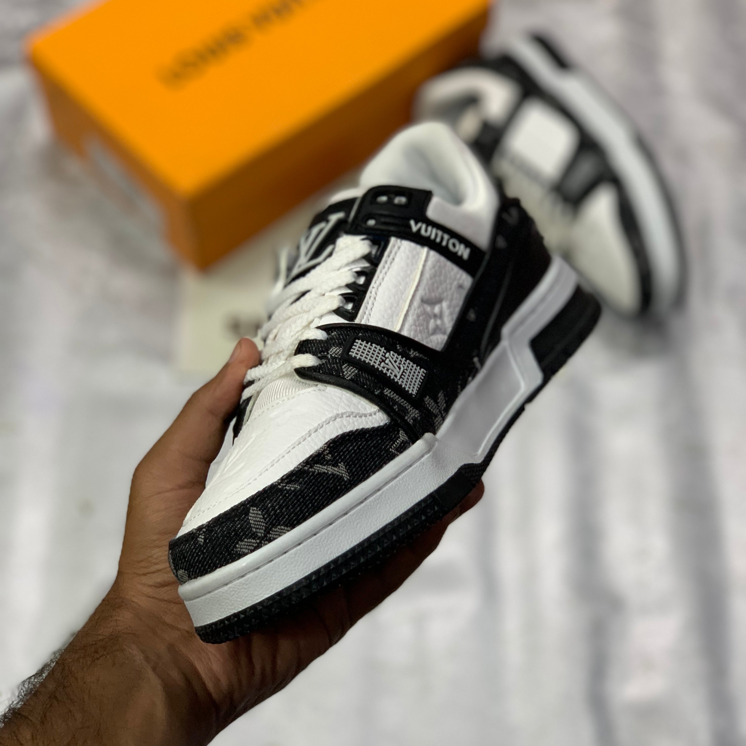 Lo-Vi Trainers Black