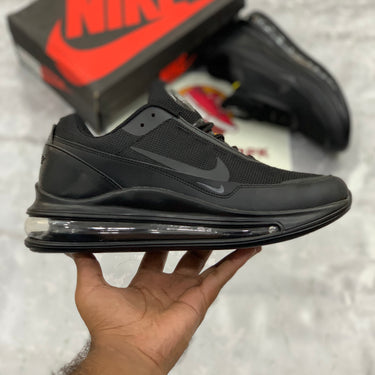 Air Max (Triple Black)