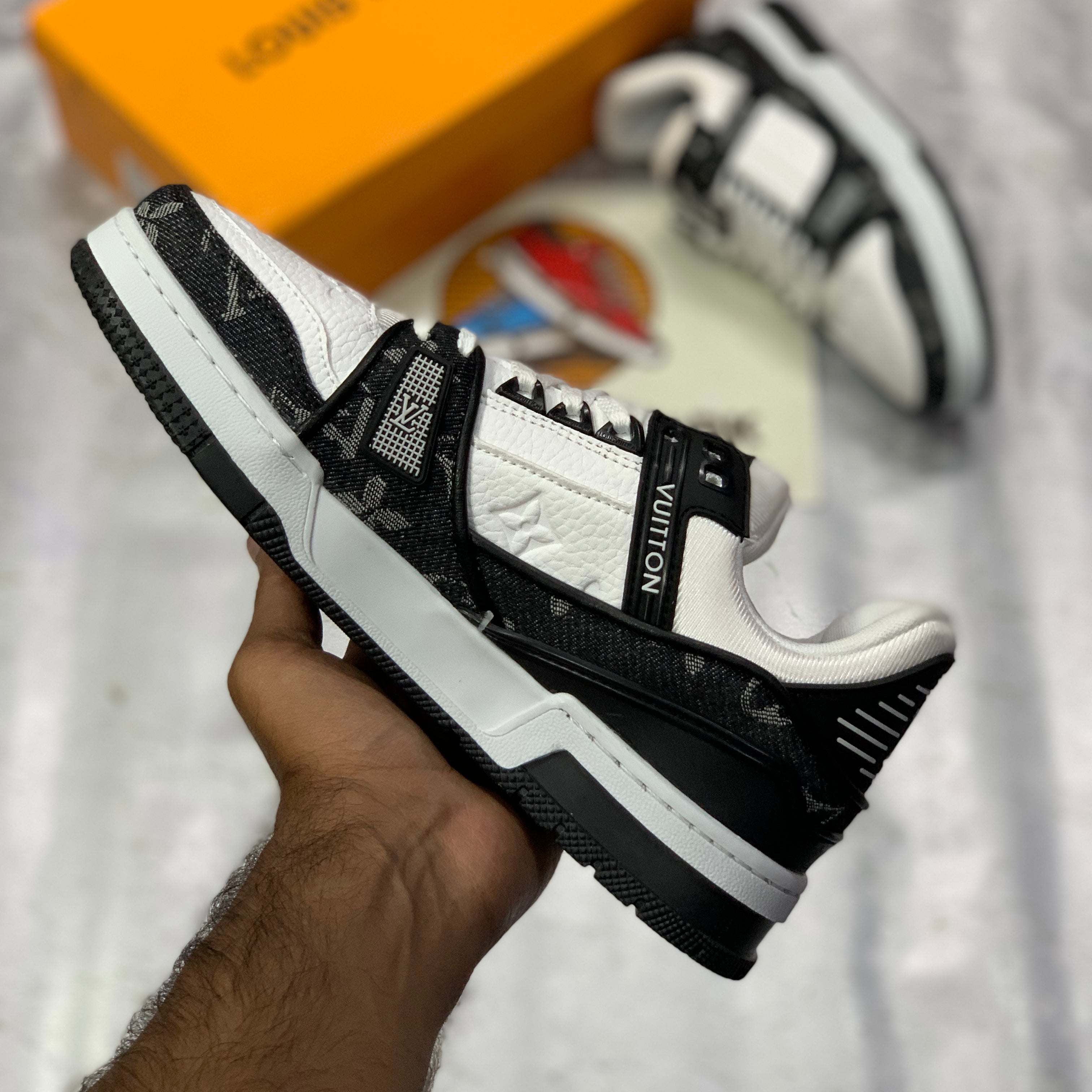 Lo-Vi Trainers Black