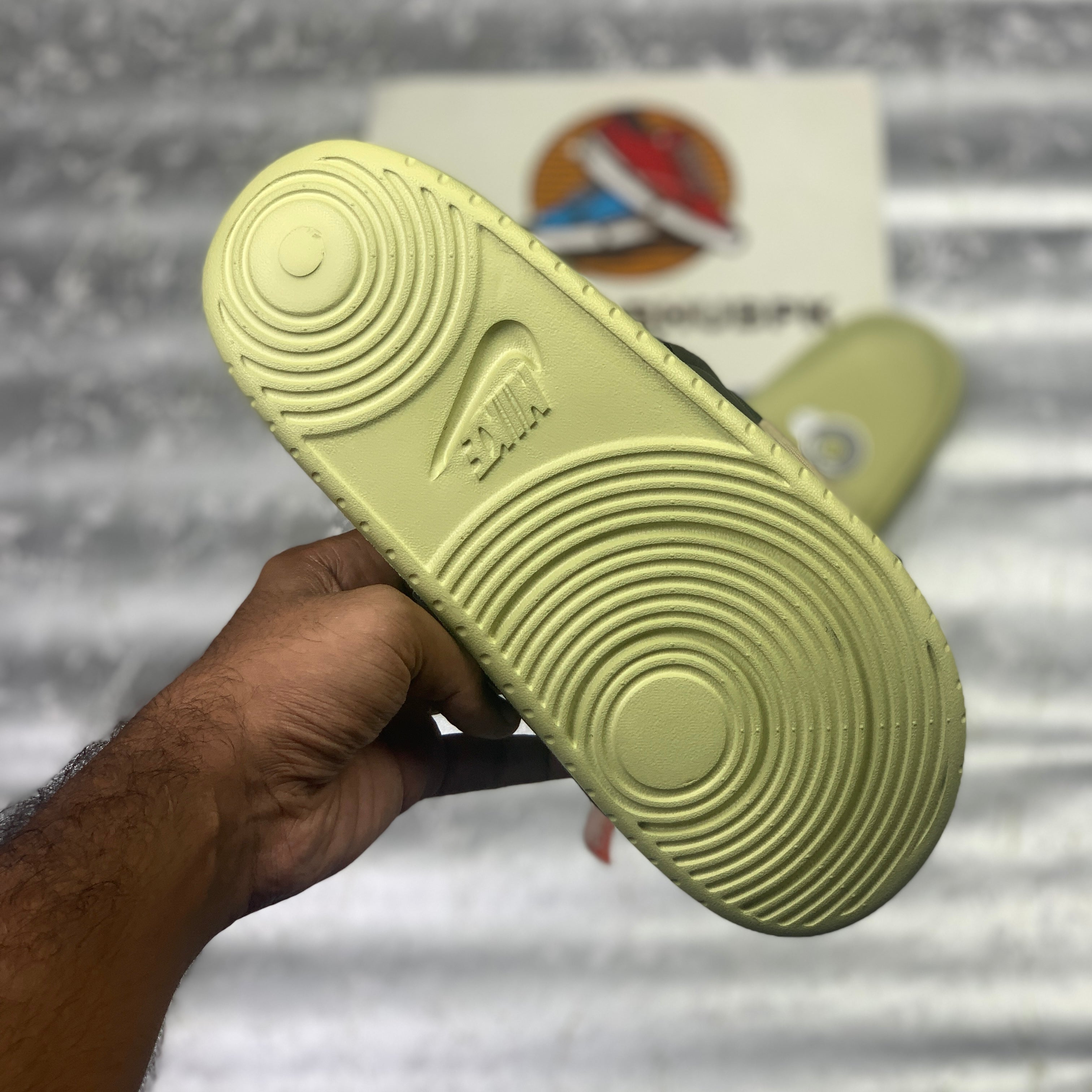 NK OFF-COURTT ADJUST SLIDE (MEDIUM OLIIVE)