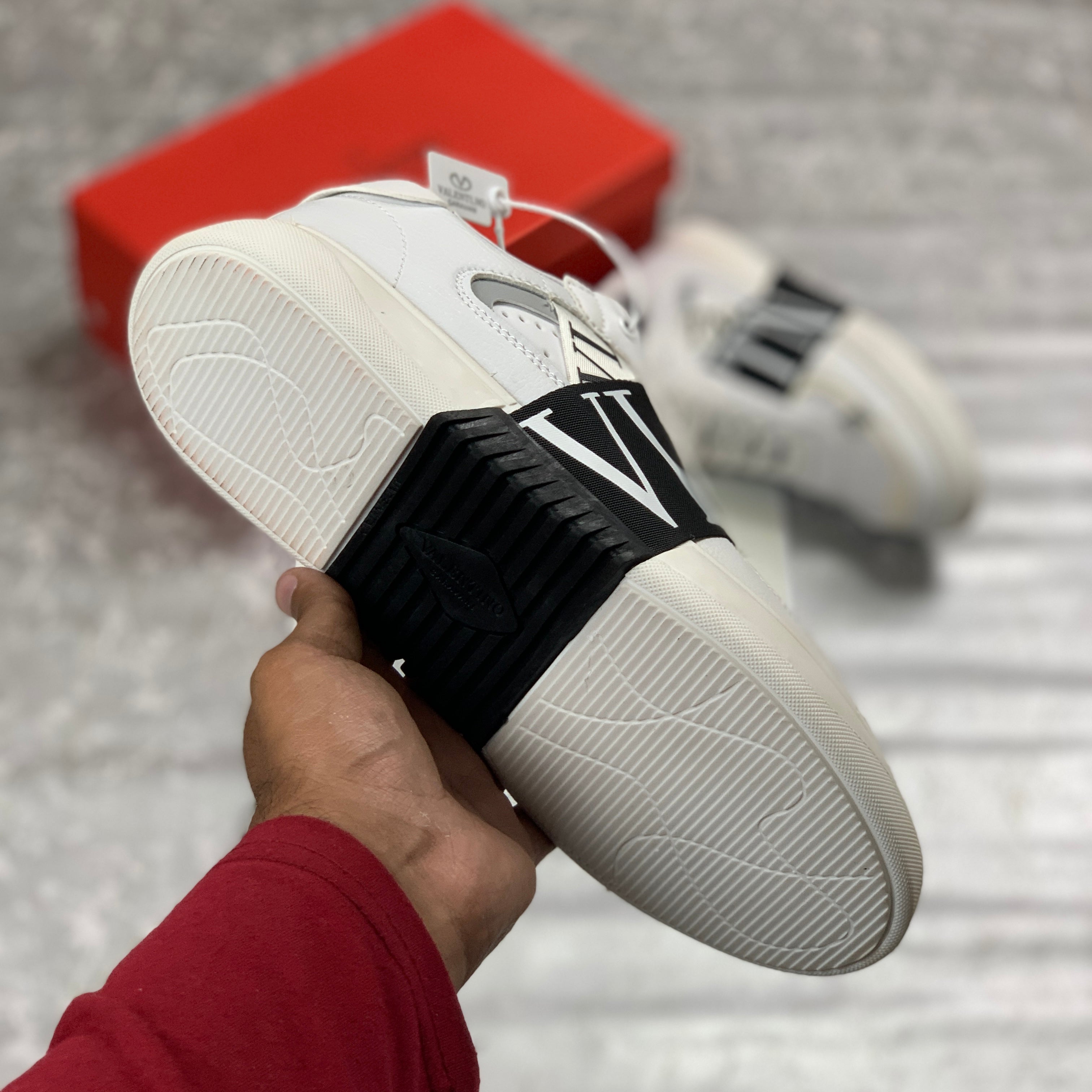 VALENTIINO VL7N (WHITE-BLACK) PREMIUM BATCH