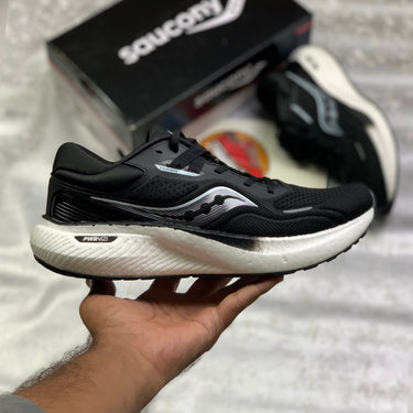 Sauconny Triiumph 21 (Black White) Top Premium Batch