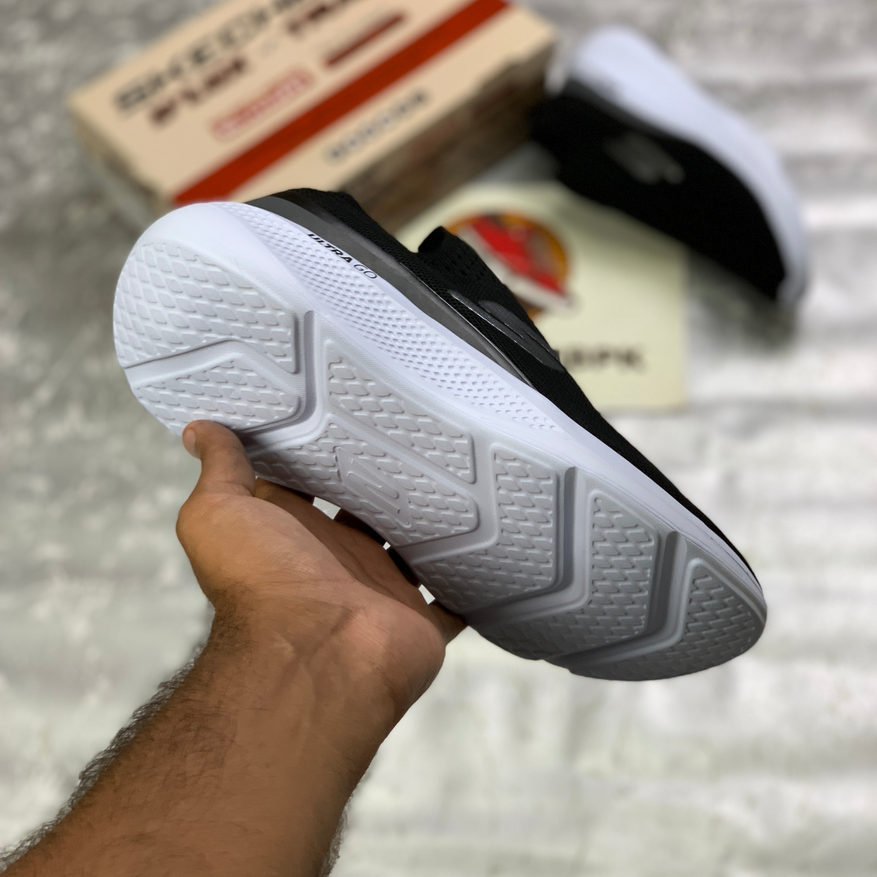 Skecherrs GoRun UltraGo “Black White"