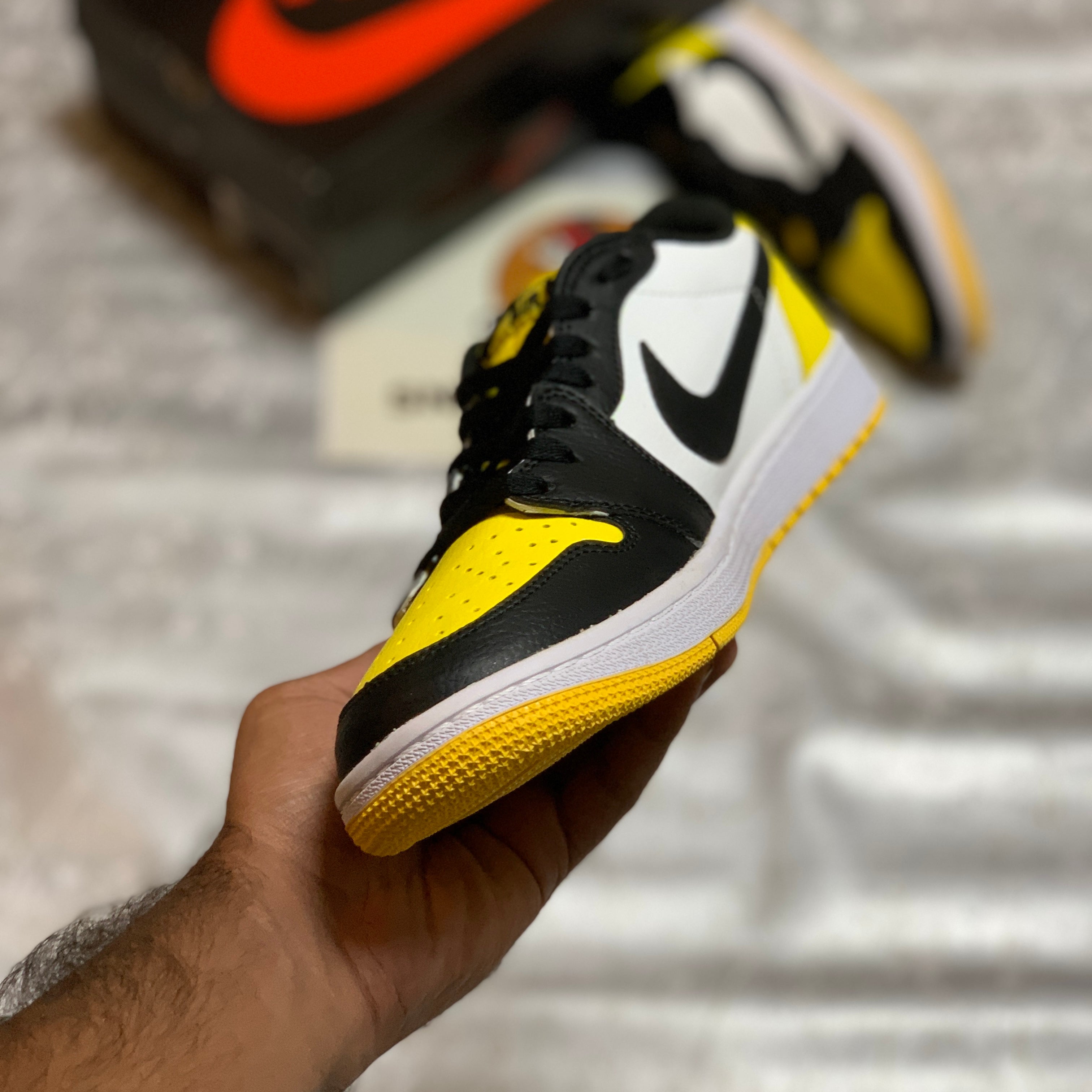 AJ-1 Low Reverse Yellow/Black