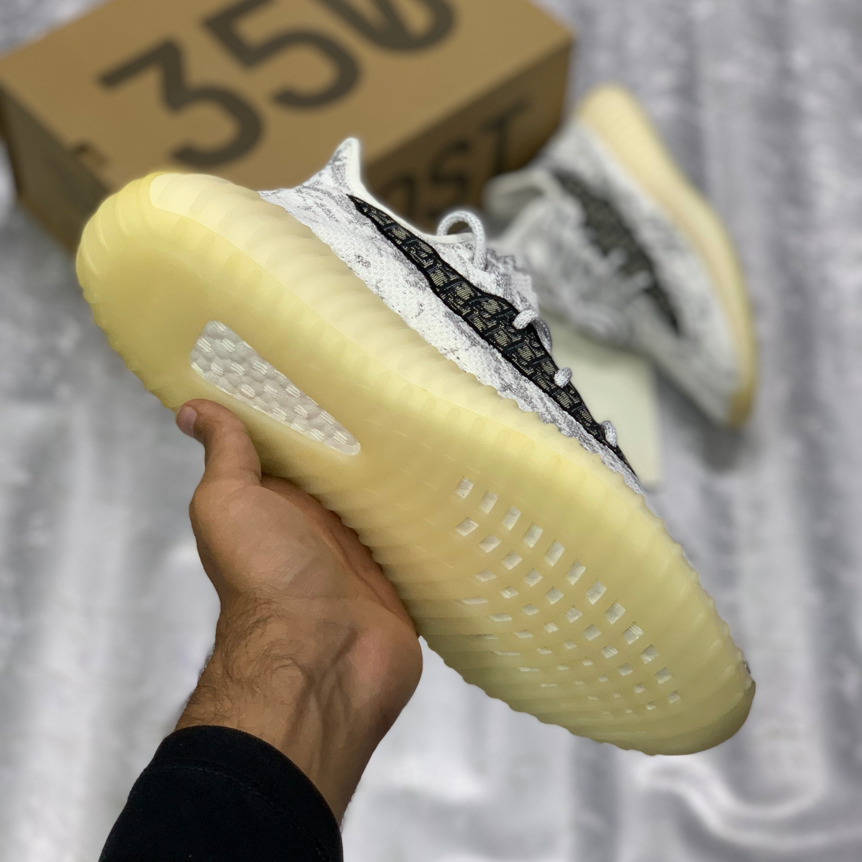 Yeeezzyy 350 v2 x Diior "White" Real Boost Premuiim Batch