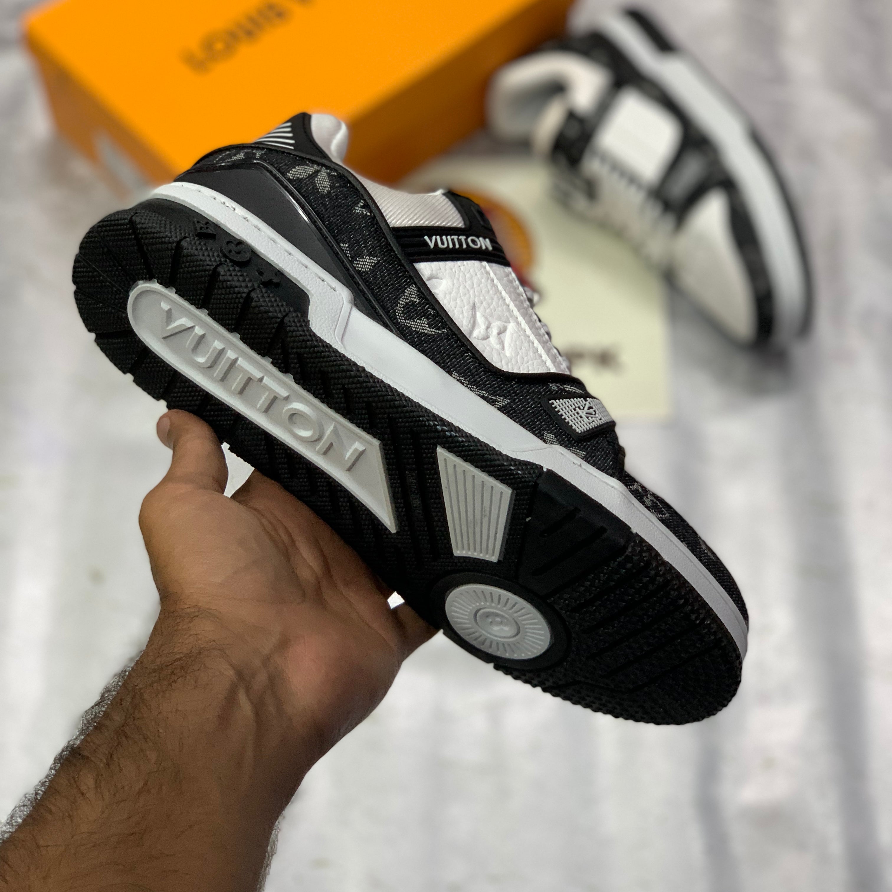 Lo-Vi Trainers Black