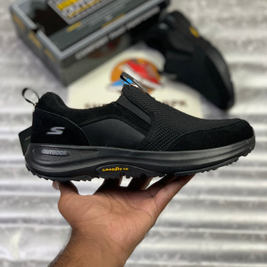 Skecherrs GoWalk Outdoor Slip-In "All Black"