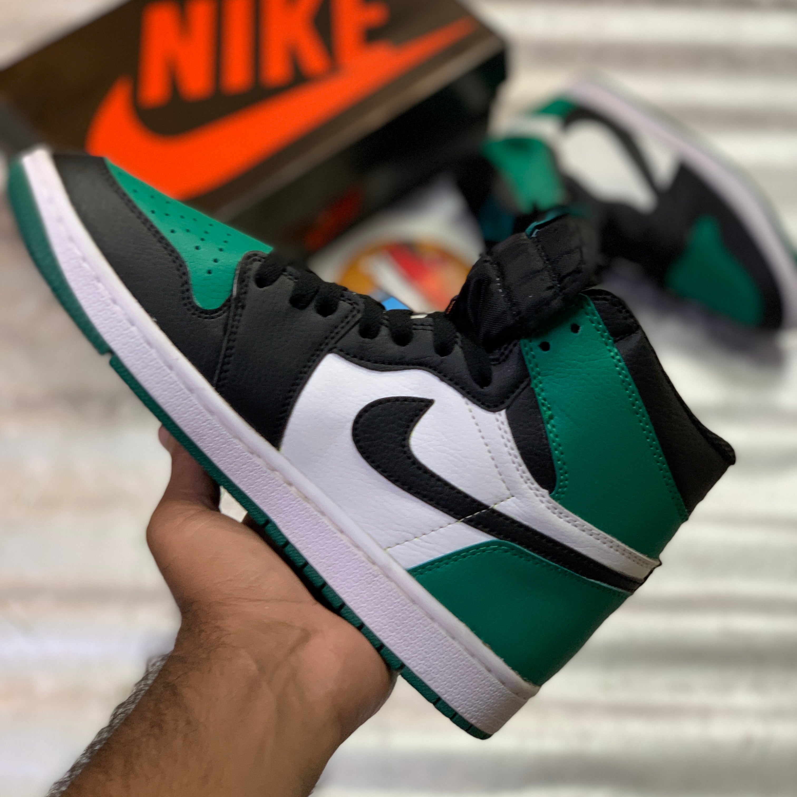 Aj-1s Hiightopps Reversed “Pine Green”