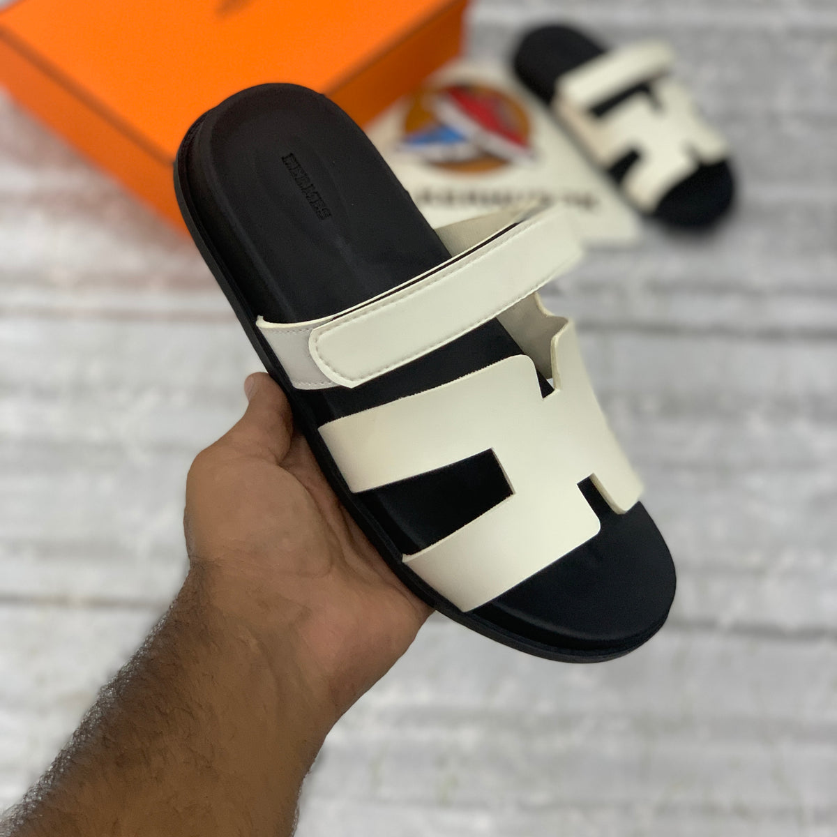 Hrms Chyprre White