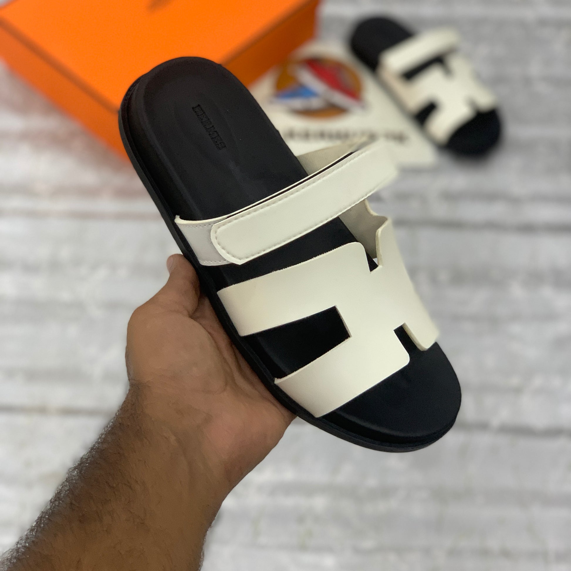 Hrms Chyprre White