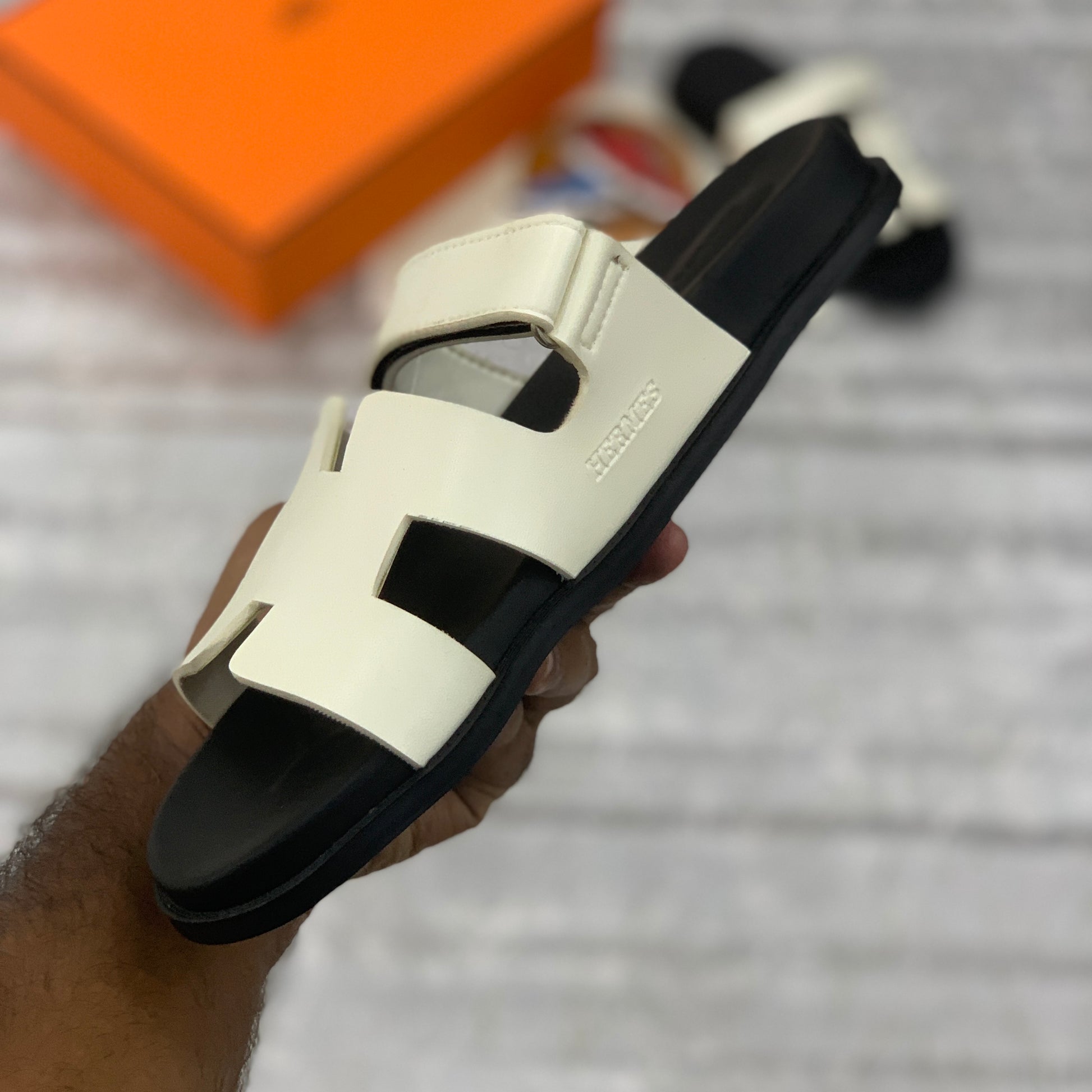 Hrms Chyprre White
