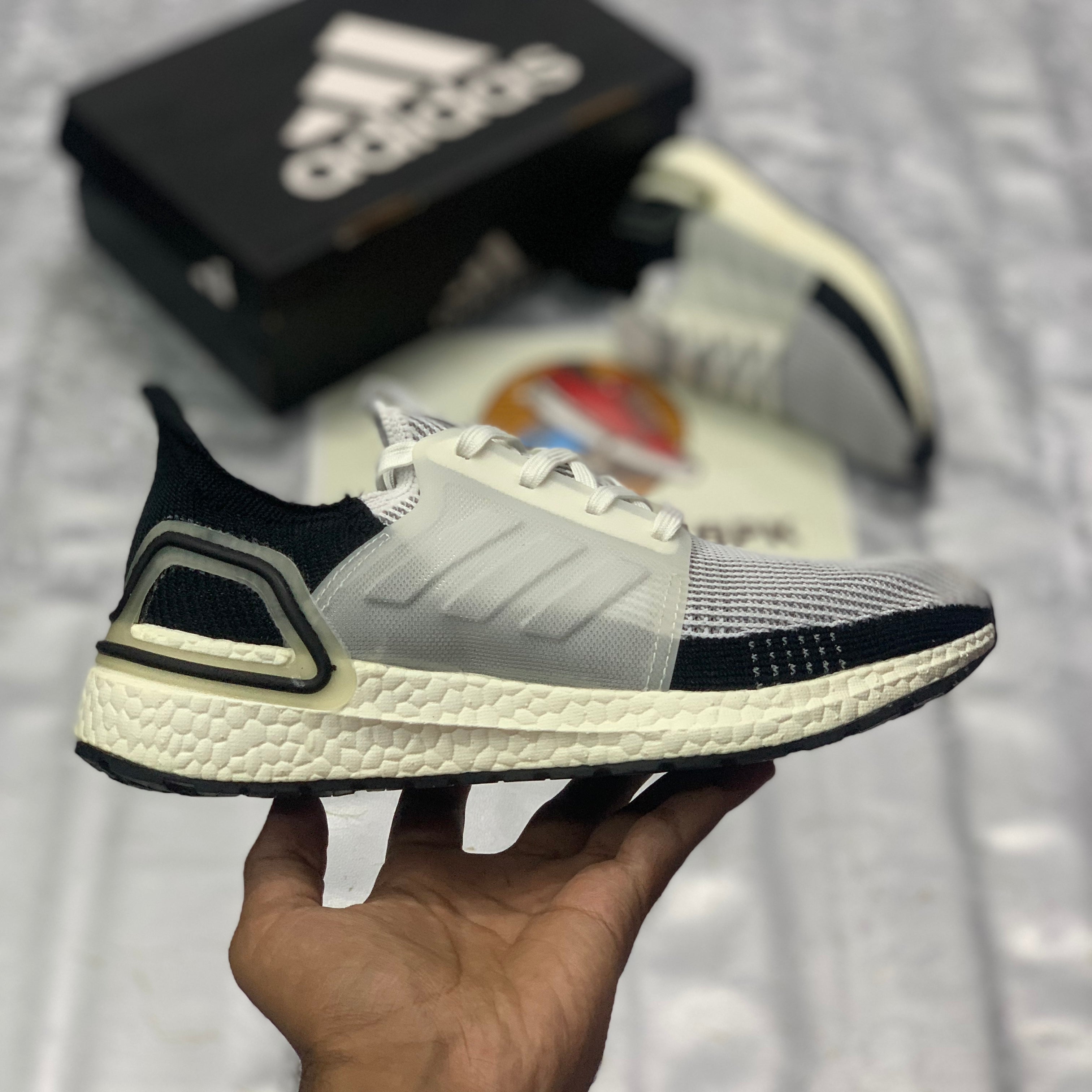 UB 19 "White Black"