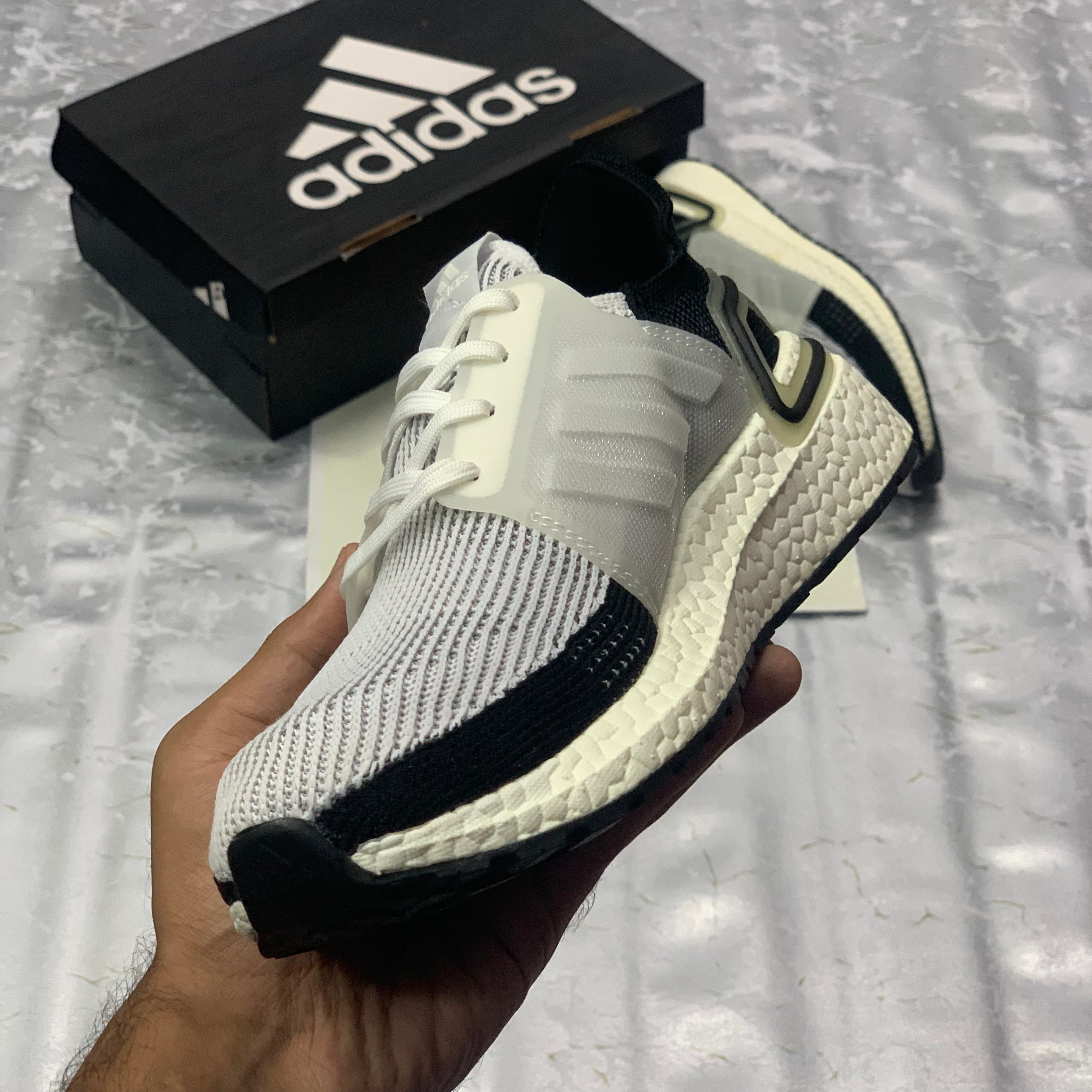 UB 19 "White Black"